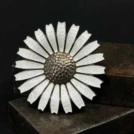 Anton Michelsen marguerite broche - mørk patineret