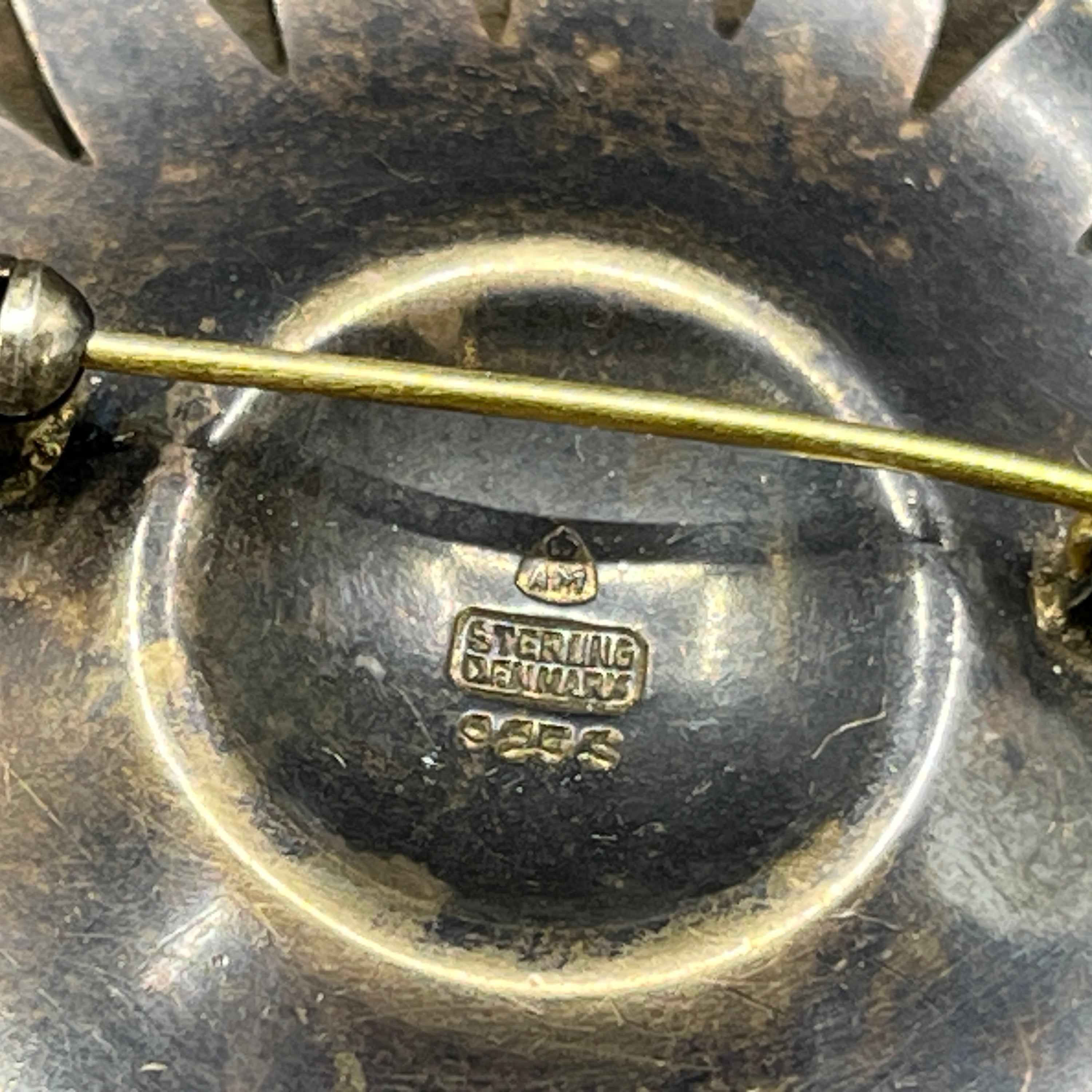 Anton Michelsen marguerite broche - mørk patineret