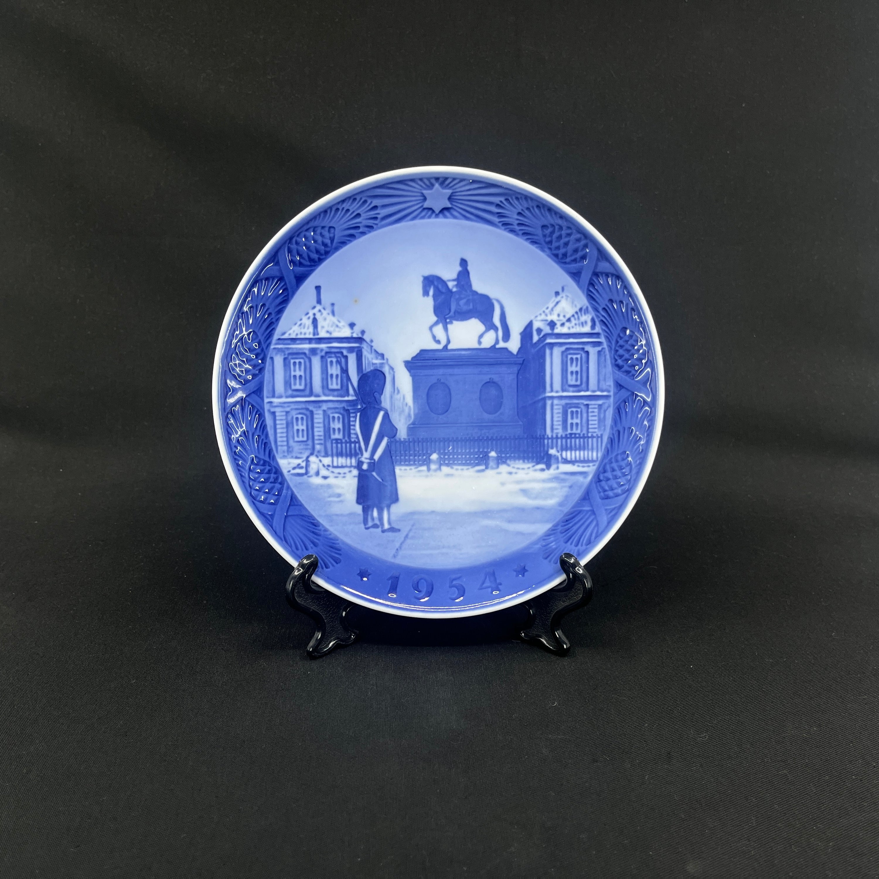 Royal Copenhagen Christmas plate 1954