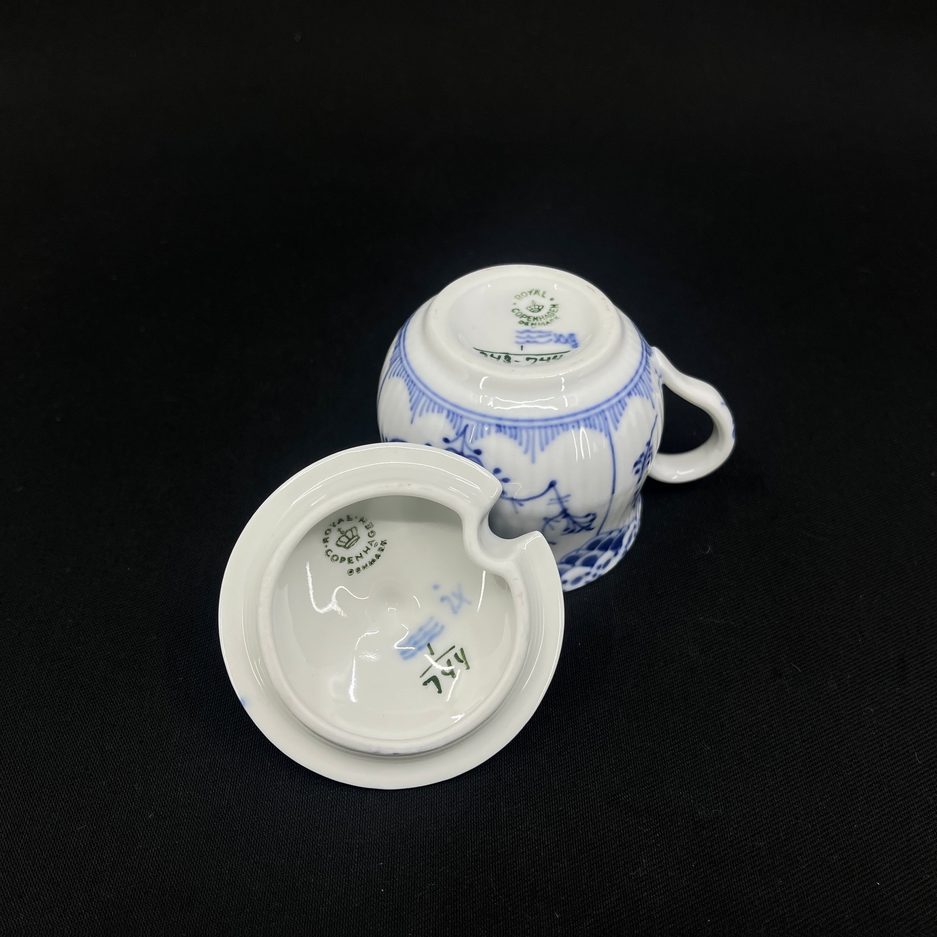 Musselmalet Halvblonde sennepskrukke, 1/744