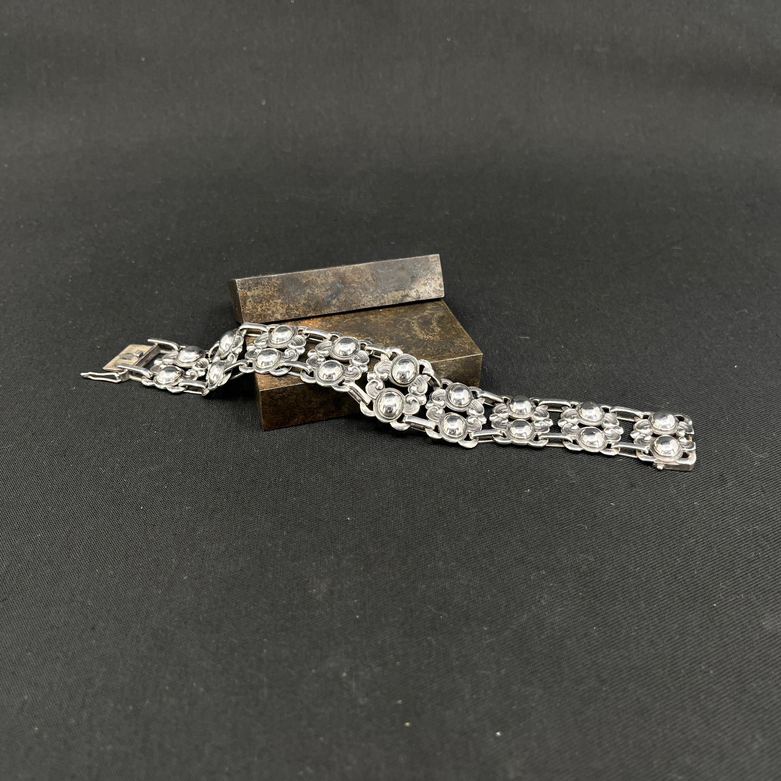 Moderne armbånd fra Christian Veilskov