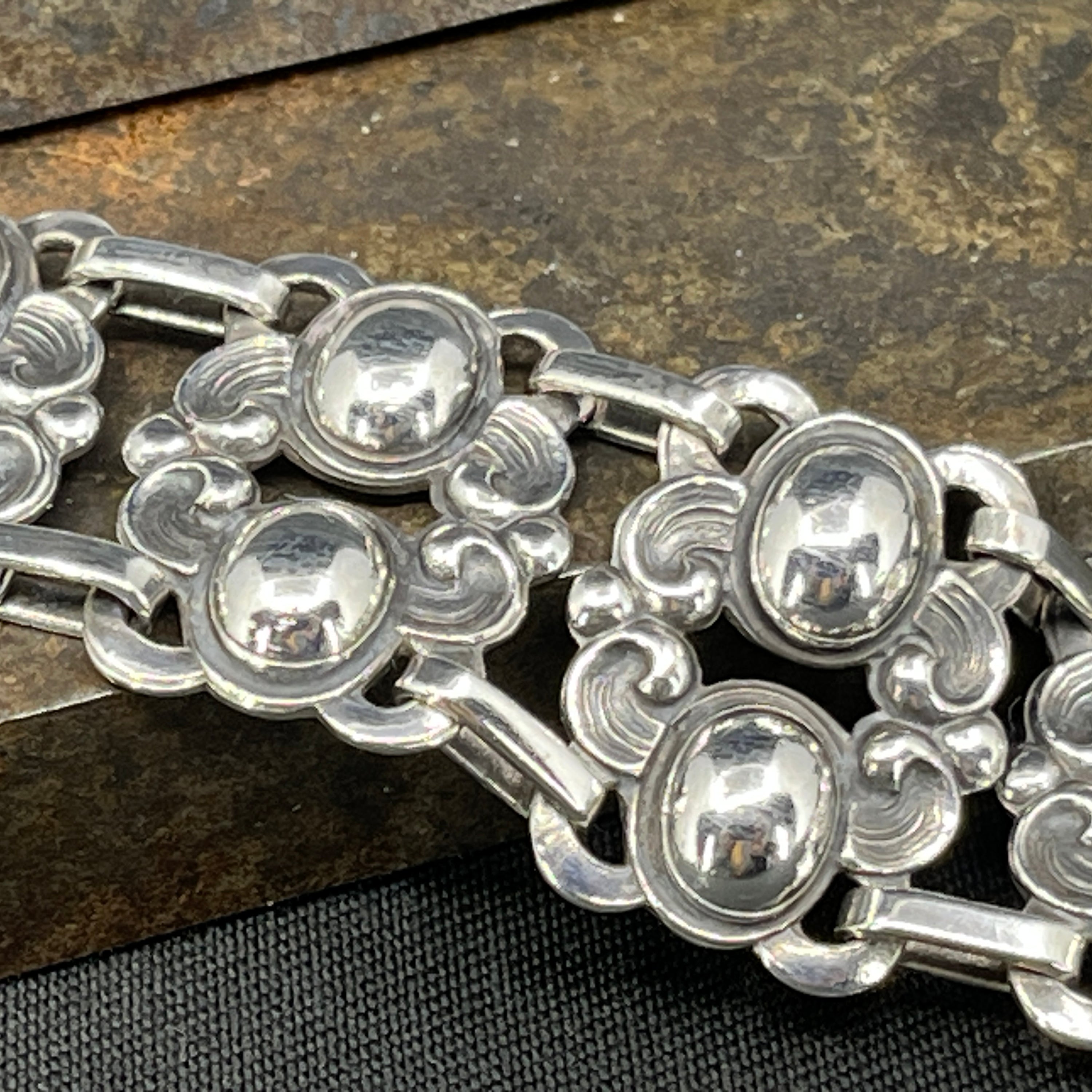 Moderne armbånd fra Christian Veilskov