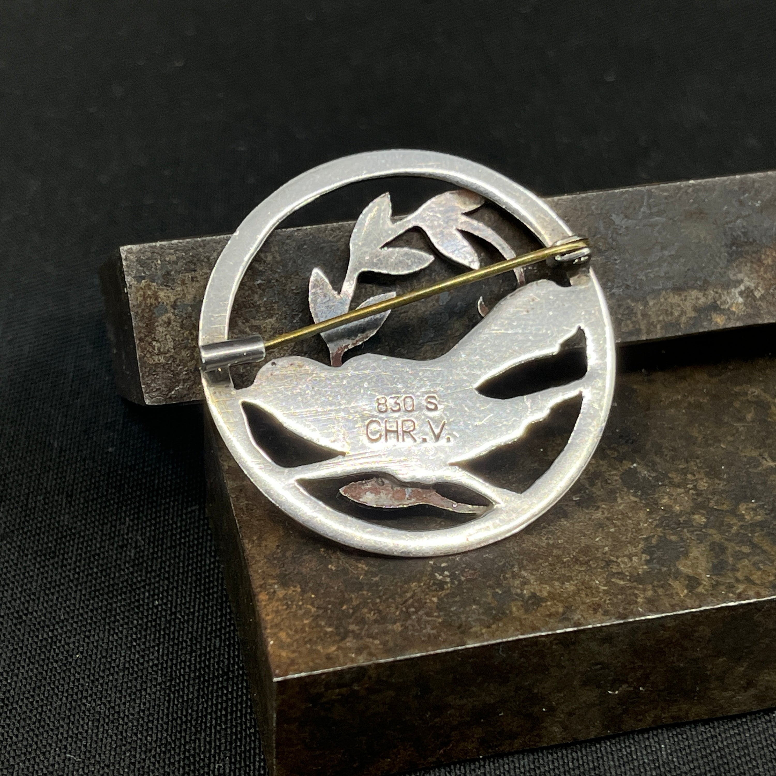 Brooch in silver with bird