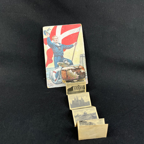 Usædvanligt postkort med fold-ud billeder