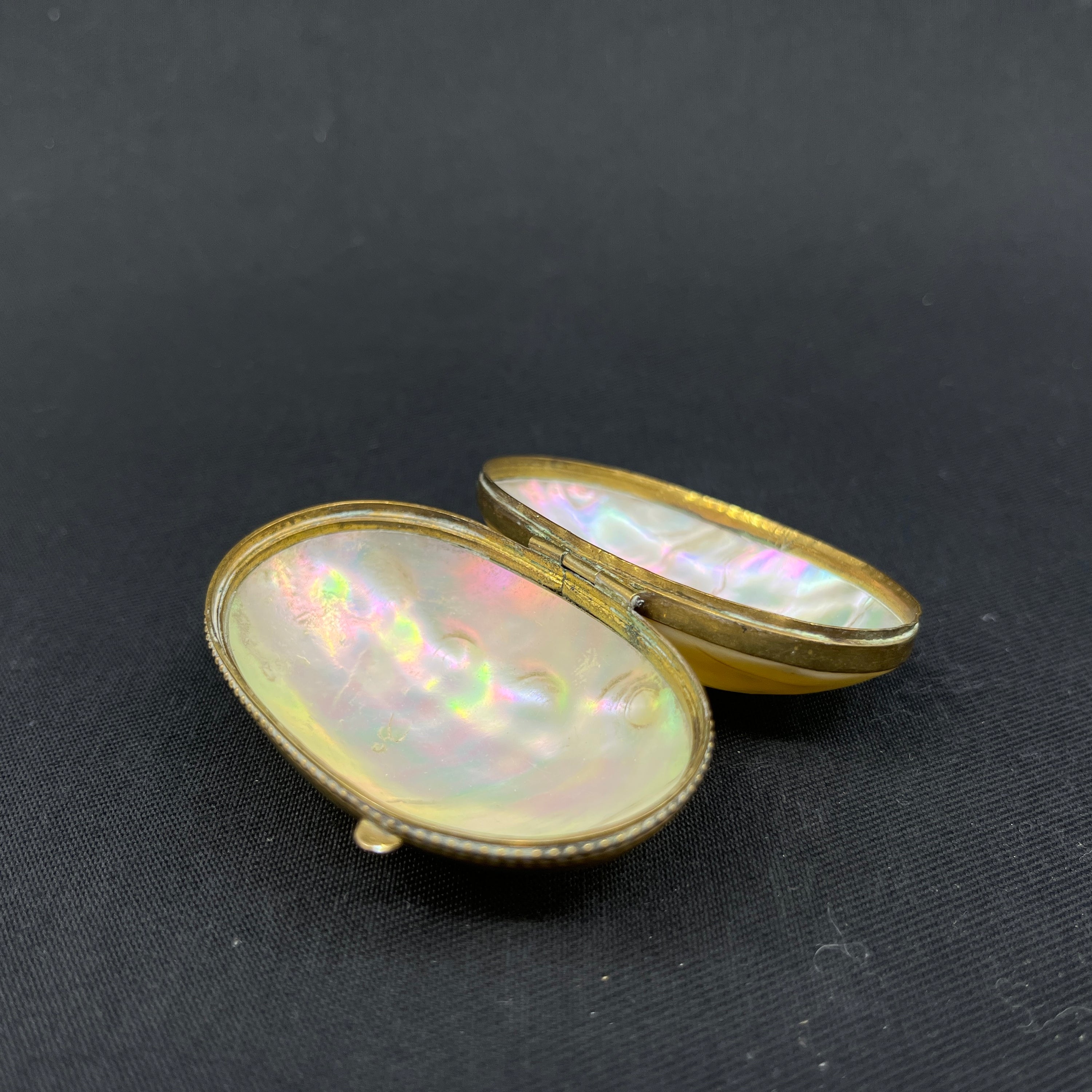 Lille fin portemonnaie i muslingeskal fra 1700 tallets slutning