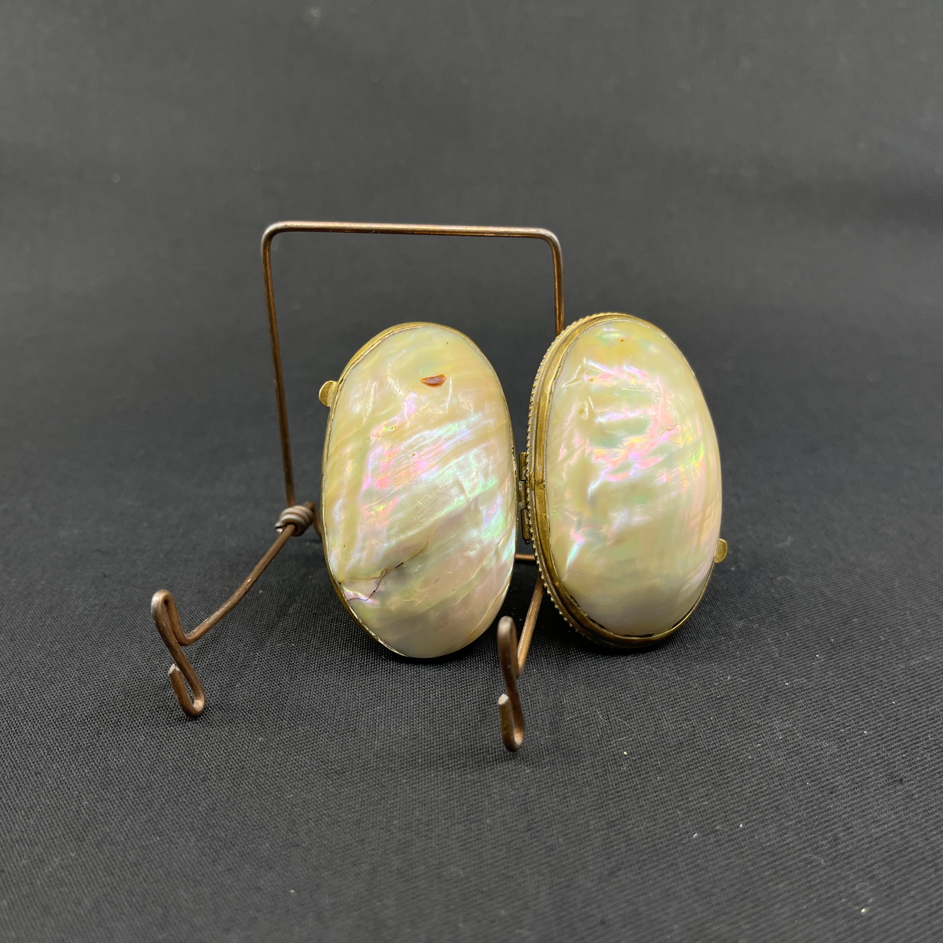 Lille fin portemonnaie i muslingeskal fra 1700 tallets slutning