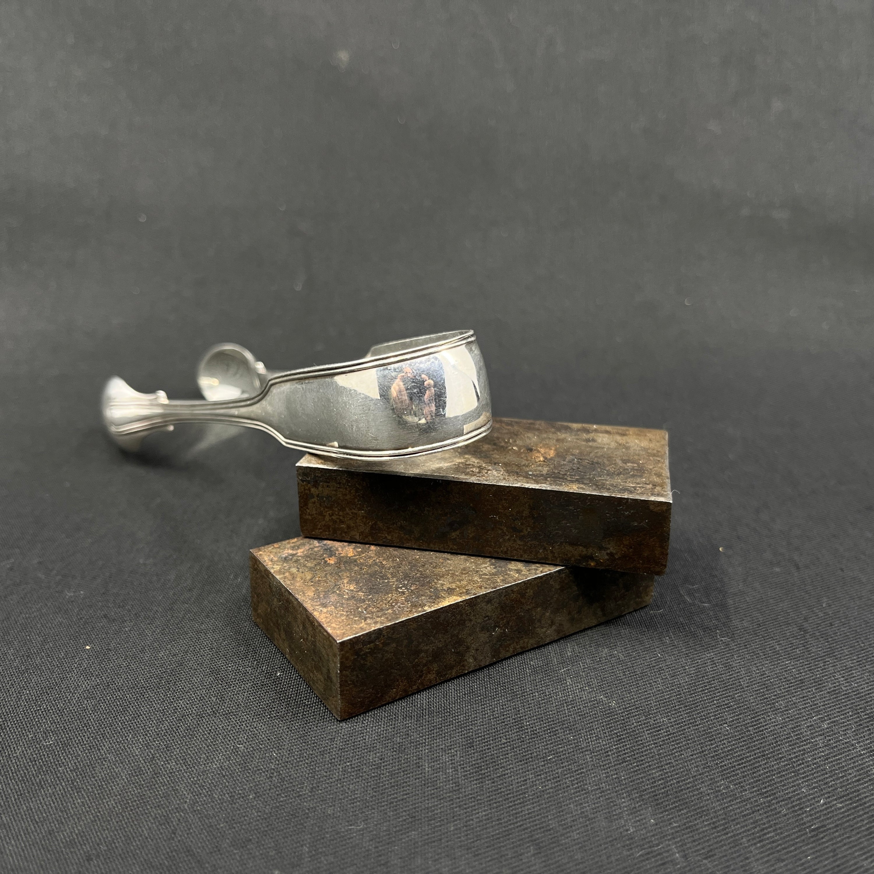 Sukkertang i sølvplet - dobbelt riflet