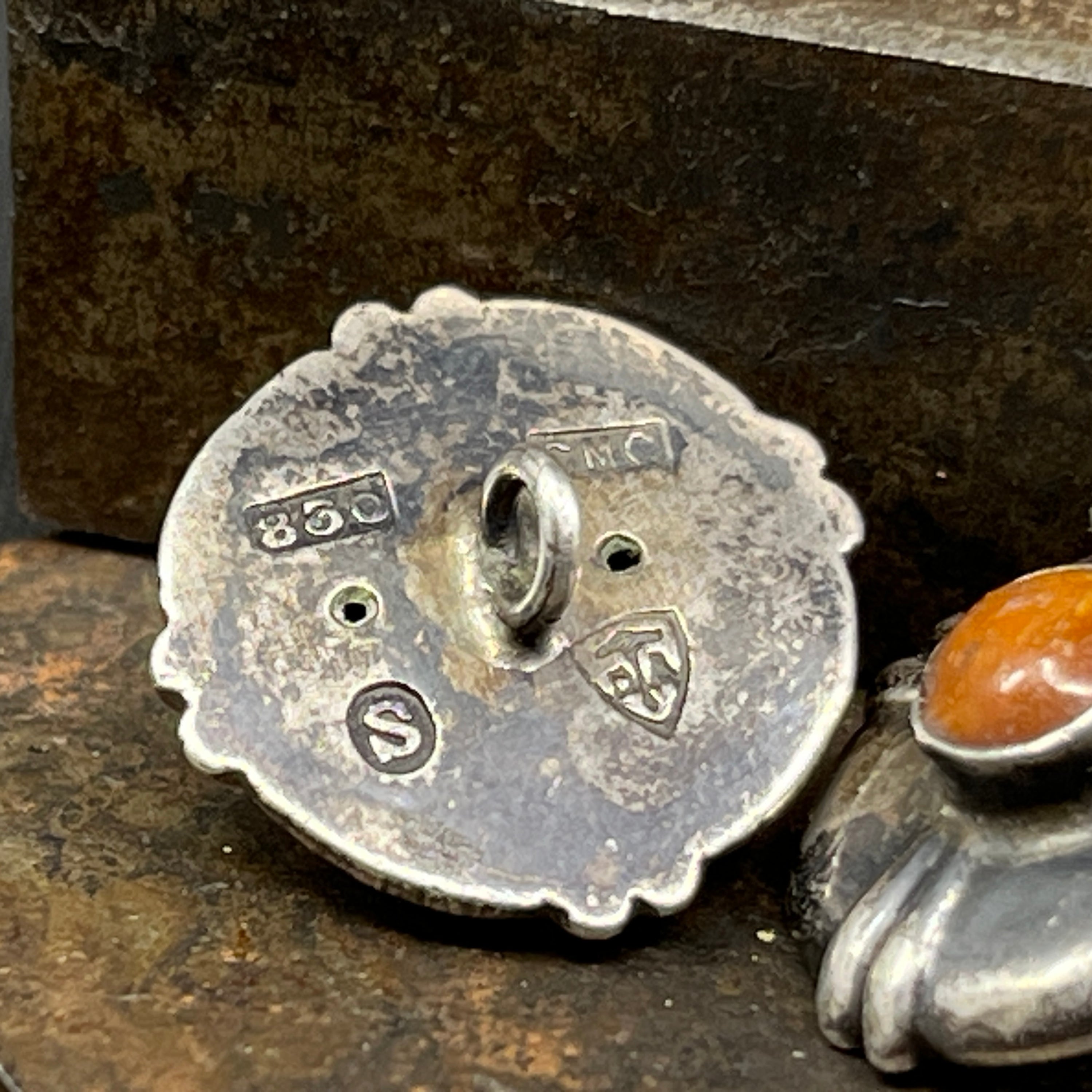 4 buttons with amber