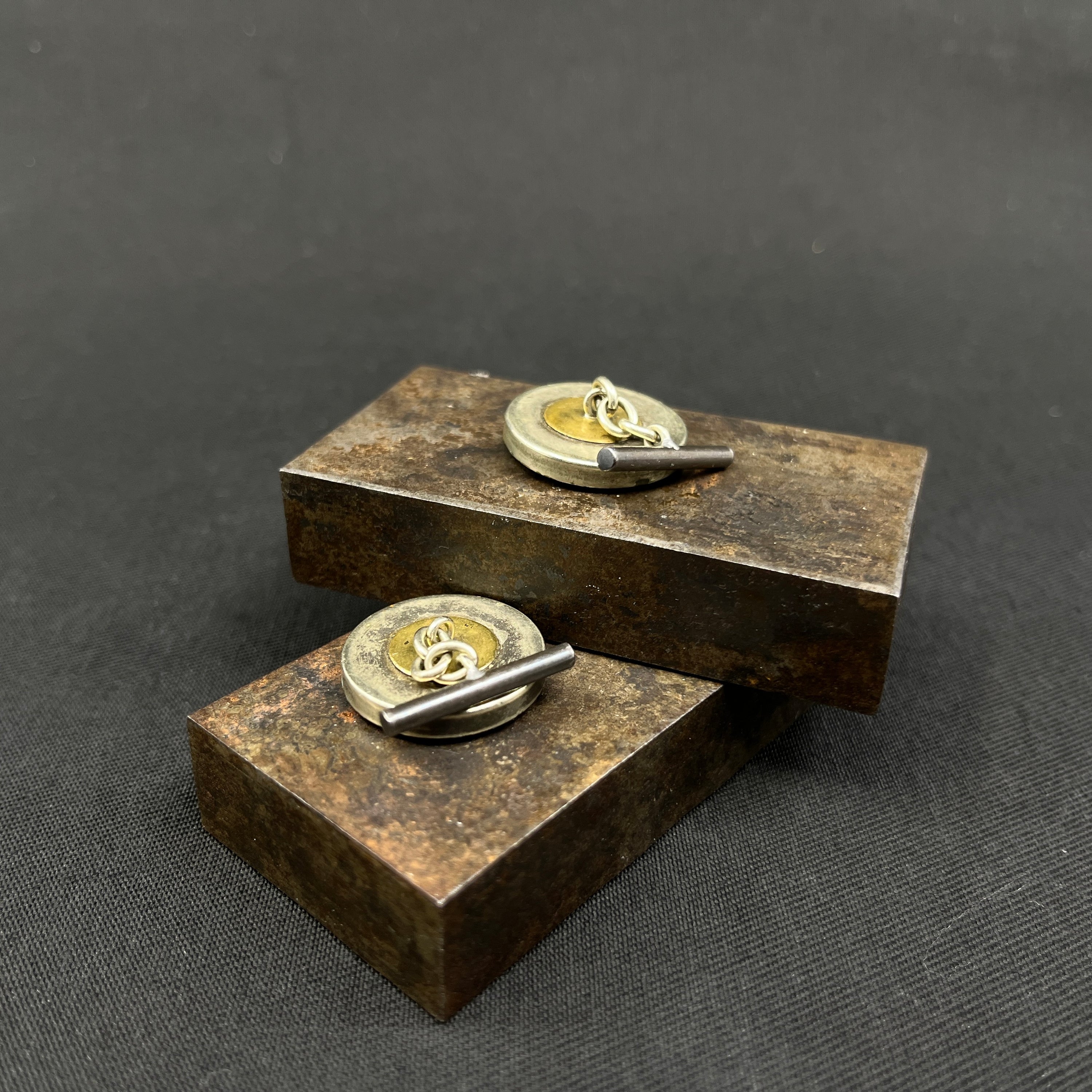 Manchetknapper med mikromosaik - skarabæer