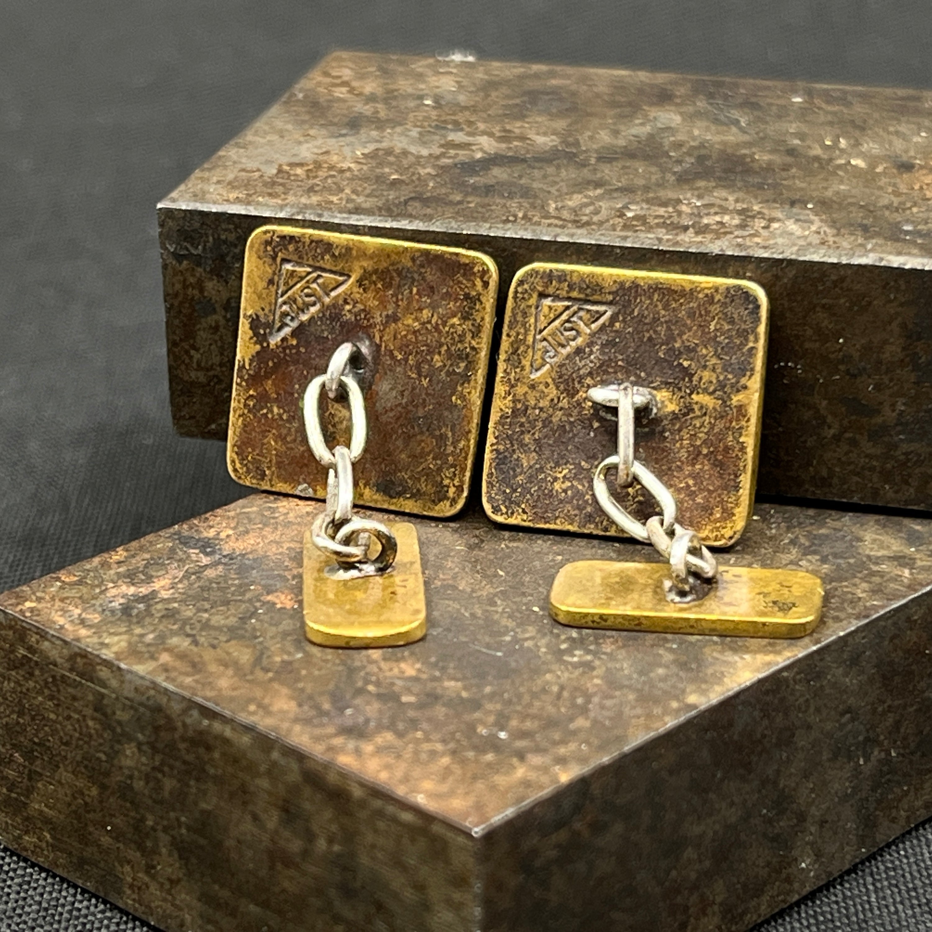 Et par manchetknappet i bronze og guld - Just Andersen