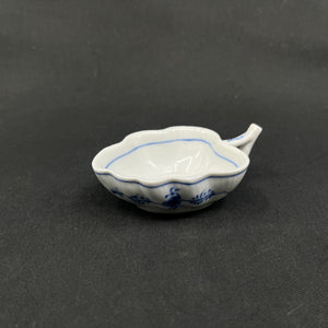 Blue Fluted Fluted Leaf Bowl with Handle