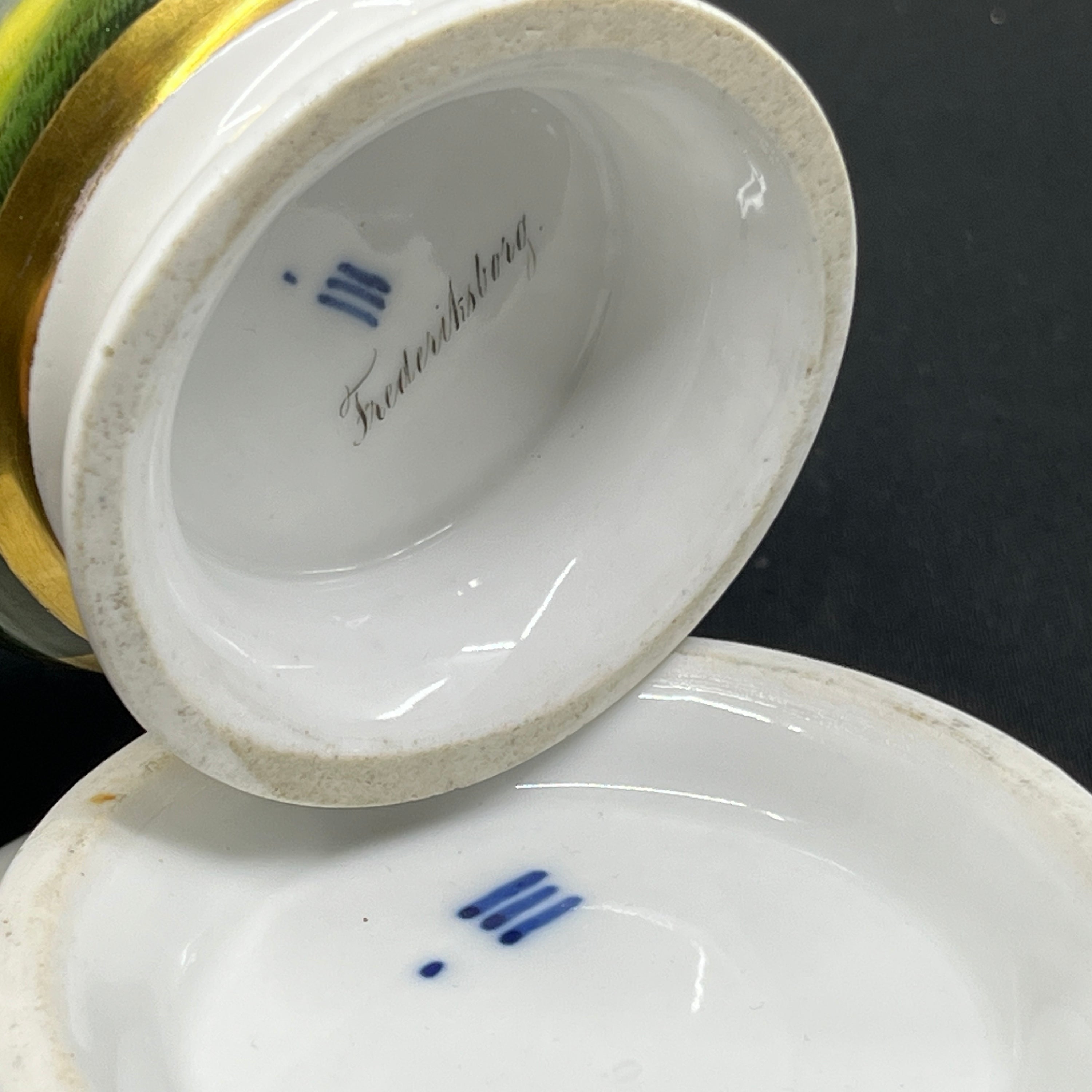 STOR kop fra Royal Copenhagen med motiv af Frederiksborg