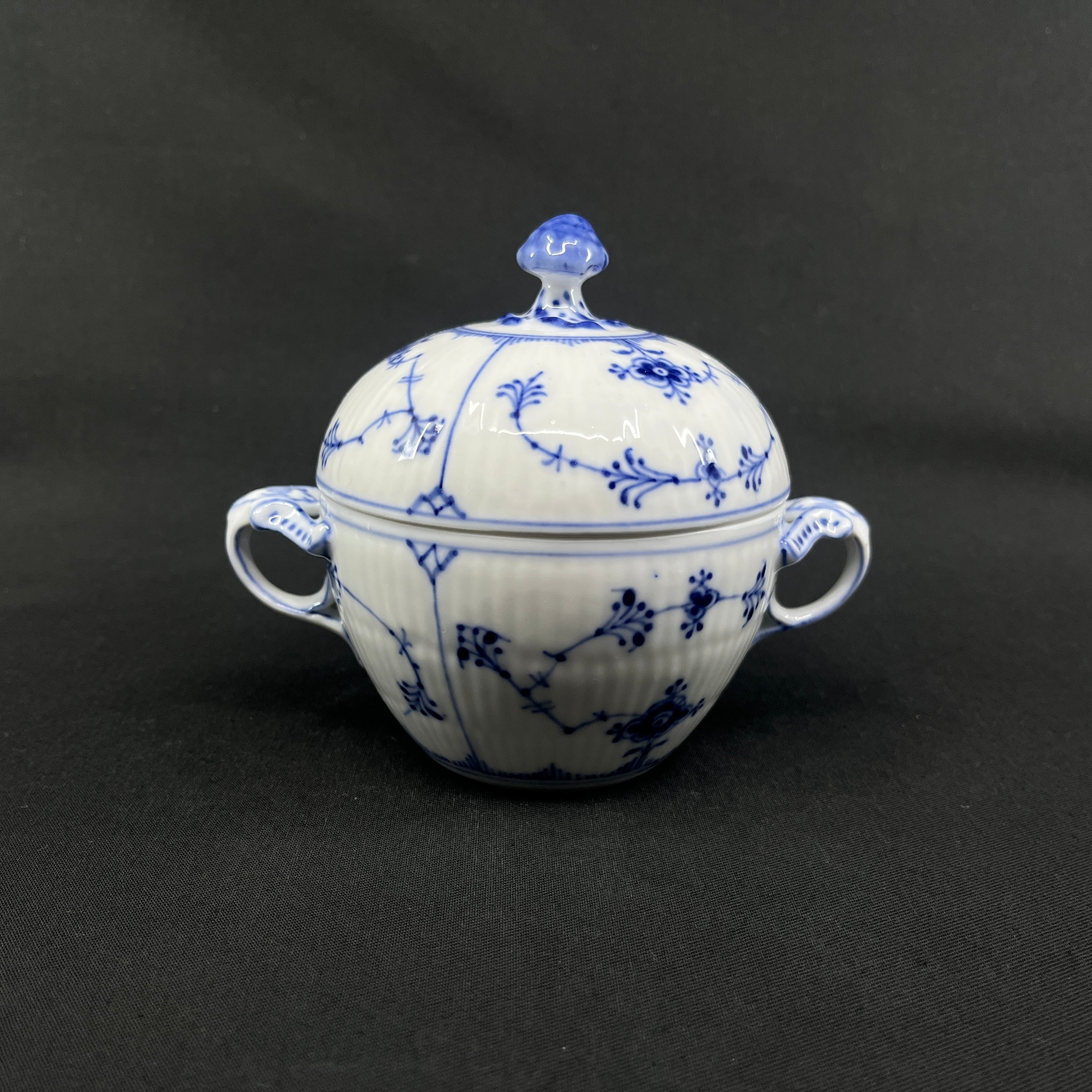 Musselmalet Riflet sukkerskål 1898-1923, 1/245