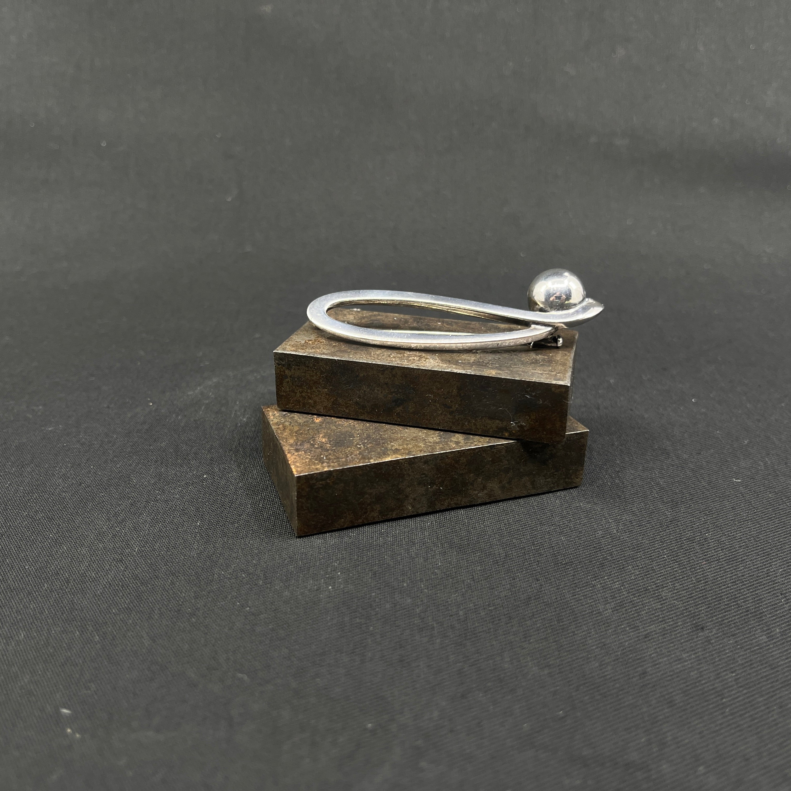 Broche af Svend Weihbrauch fra Hingelberg