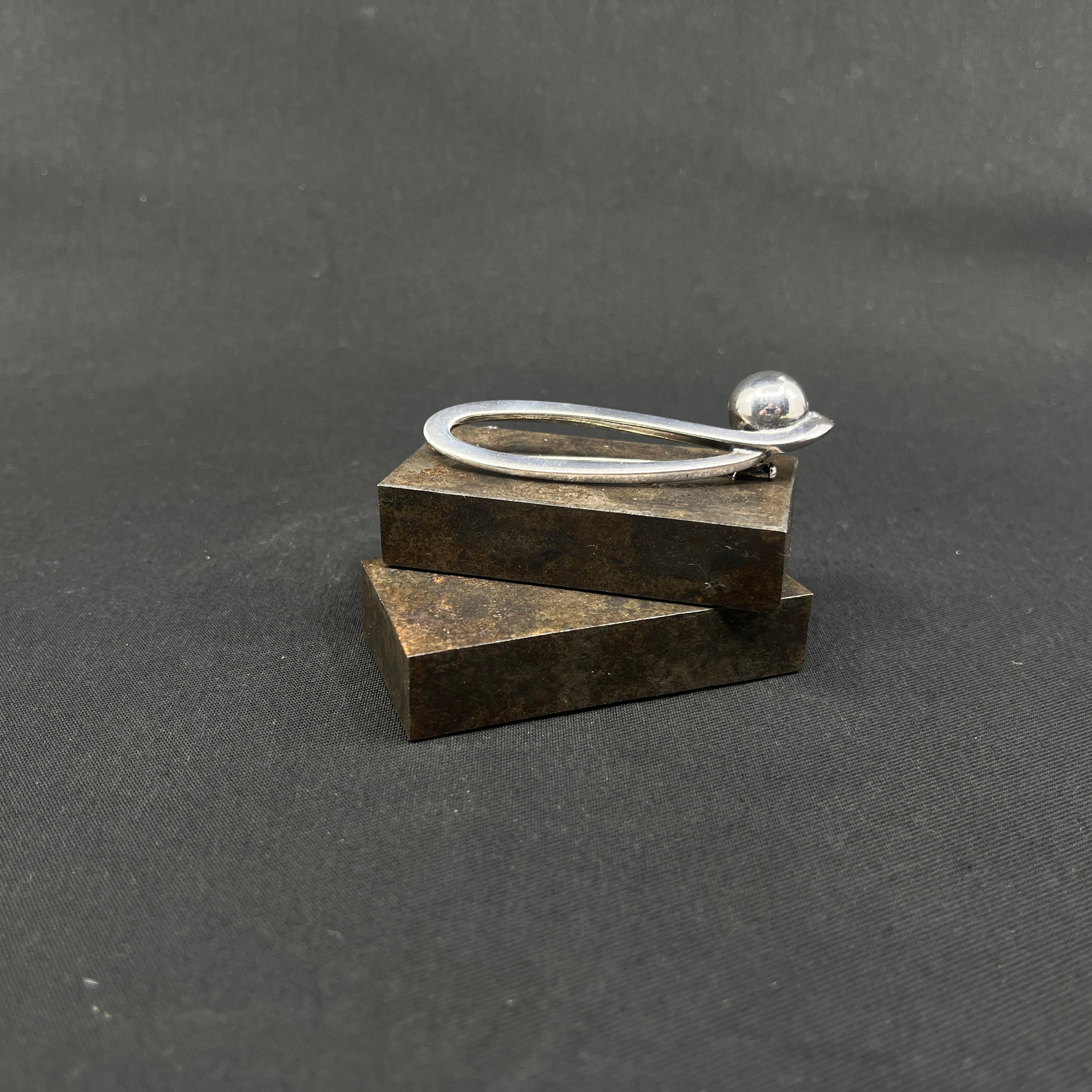 Broche af Svend Weihbrauch fra Hingelberg