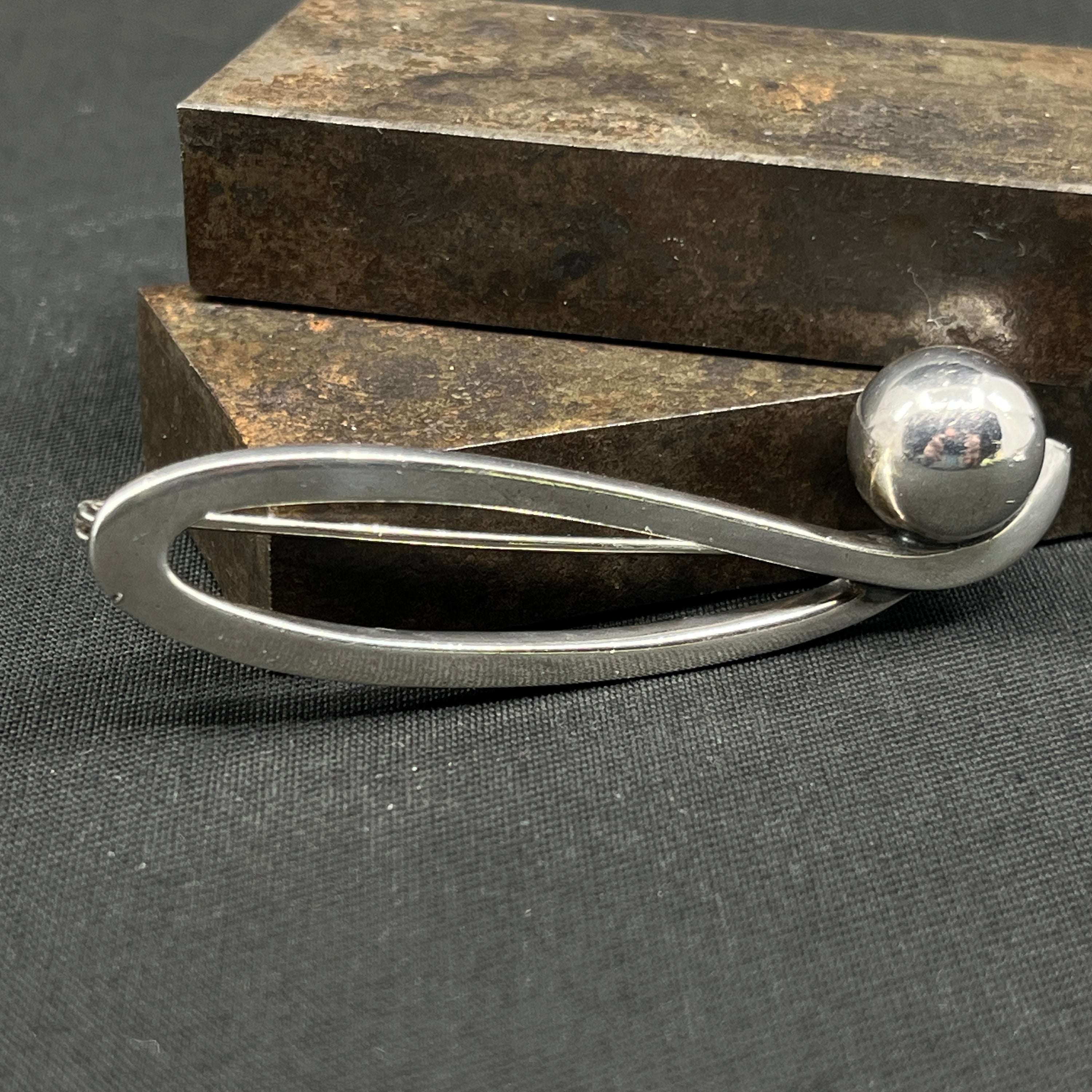 Broche af Svend Weihbrauch fra Hingelberg