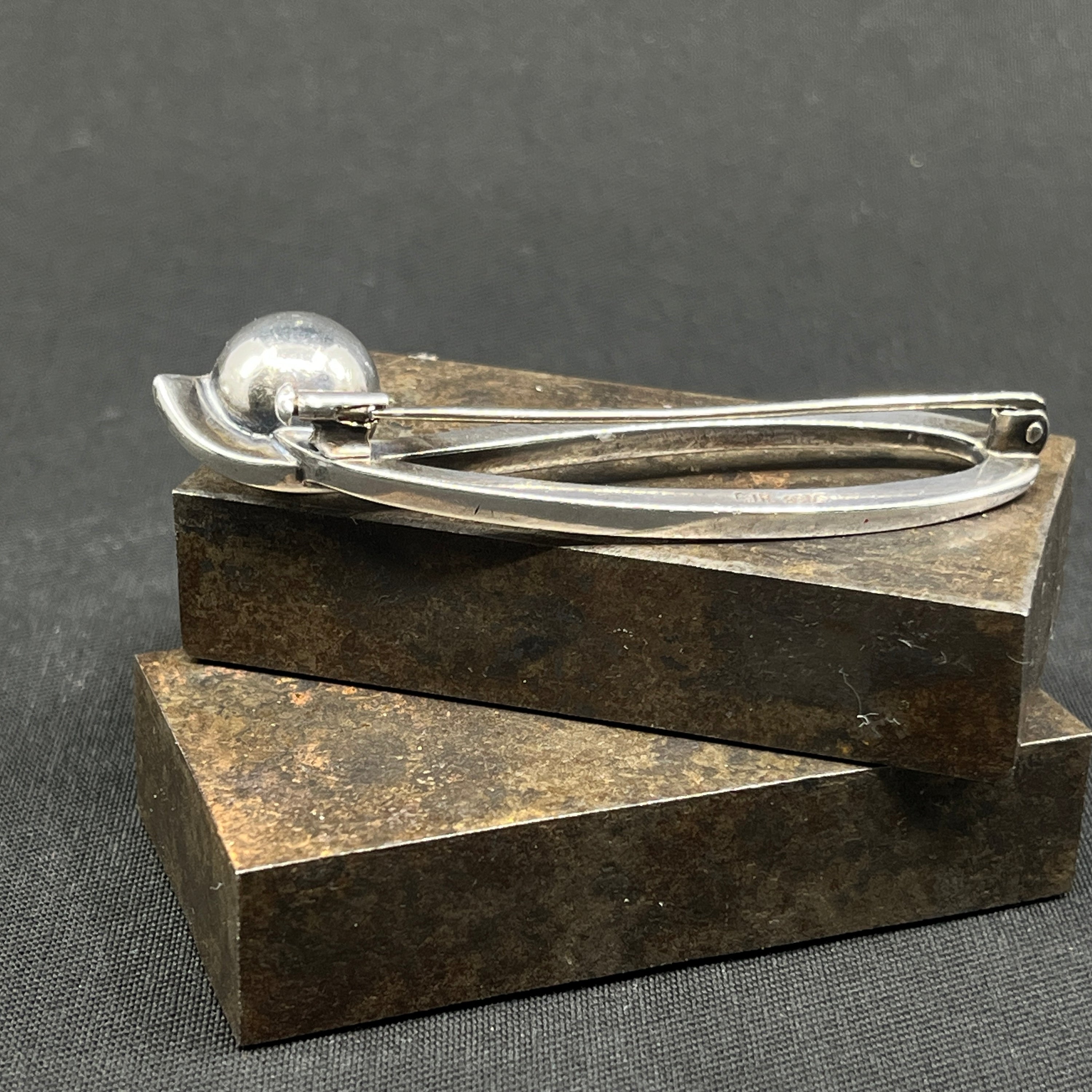 Broche af Svend Weihbrauch fra Hingelberg