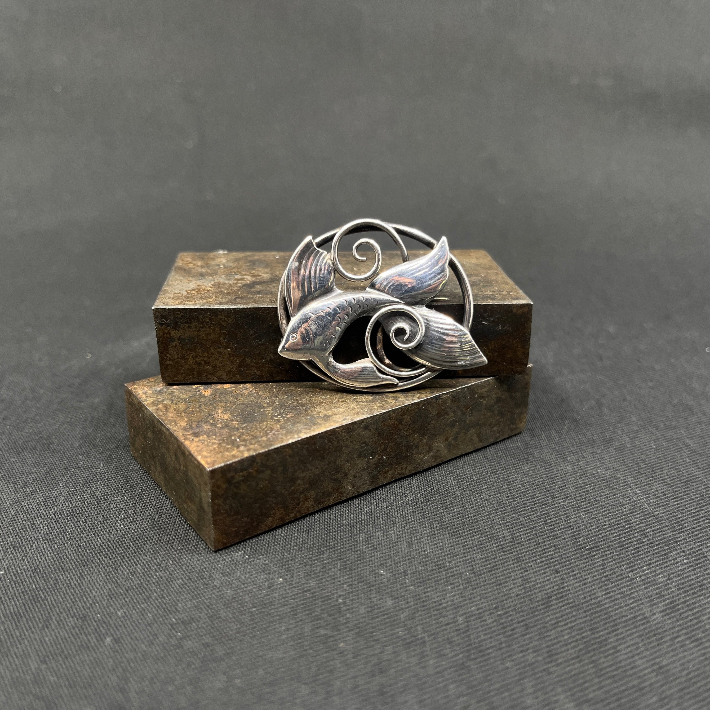 Broche af Willy Krogmar - slørhale