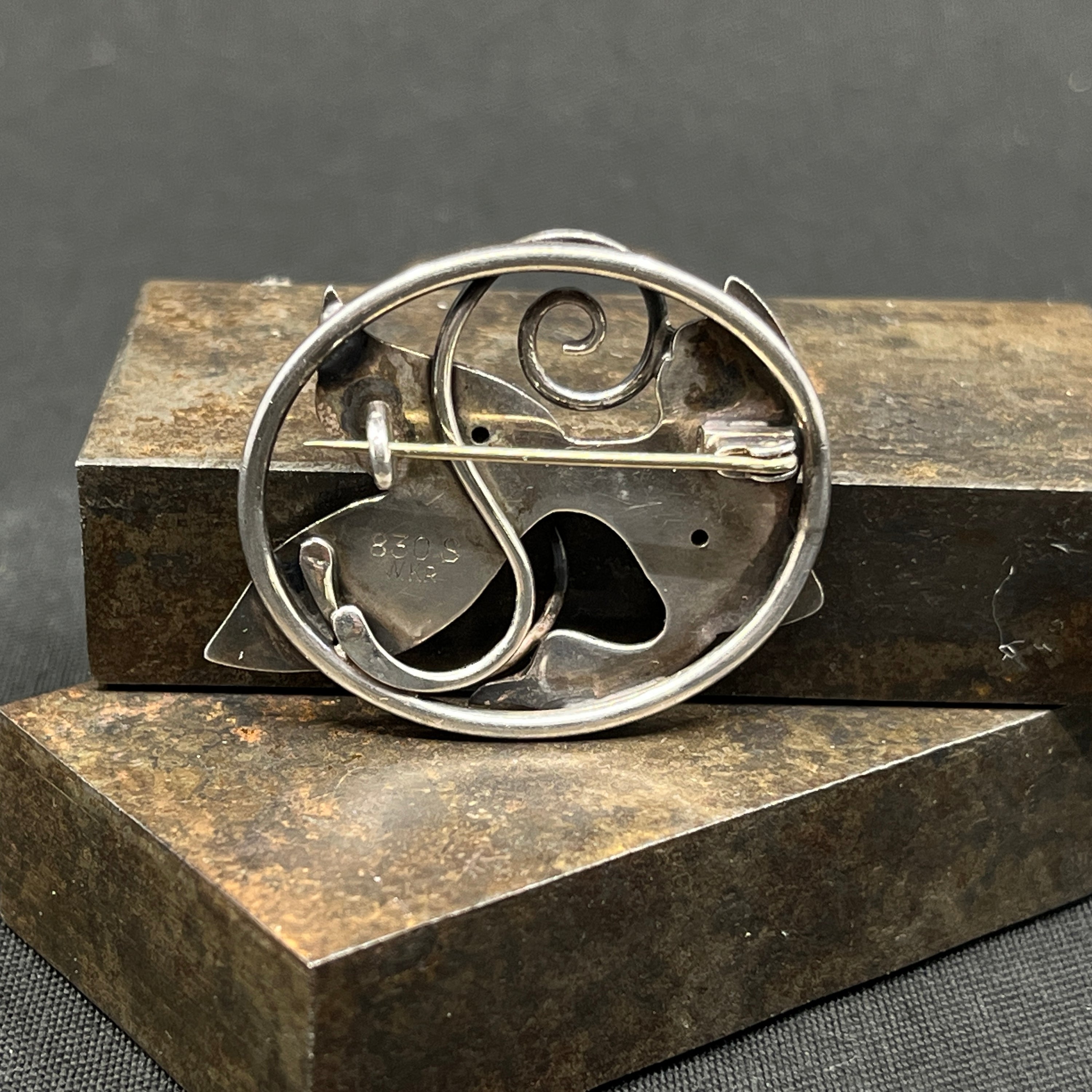 Broche af Willy Krogmar - slørhale