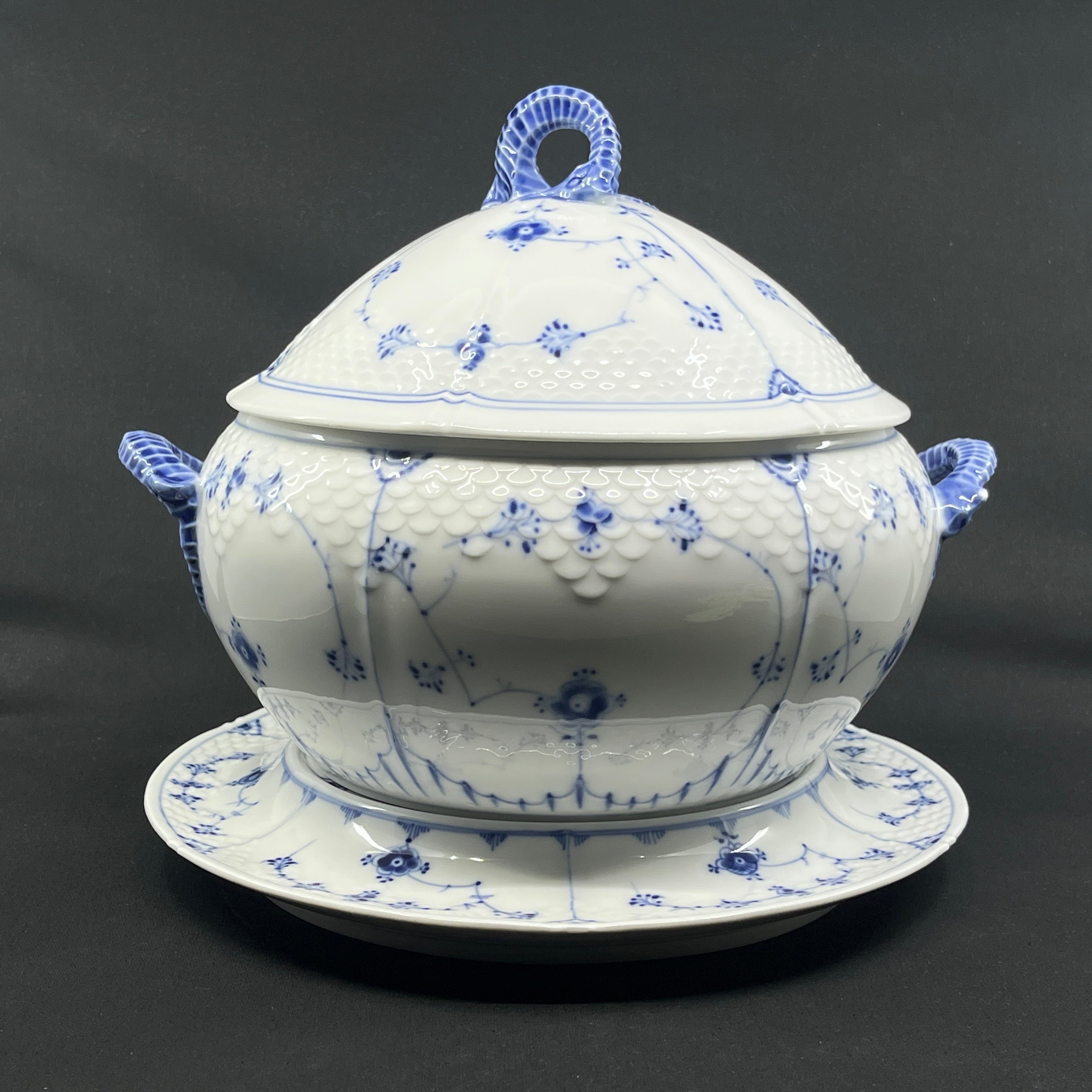 Blåmalet terrin med underfad fra Bing & Grøndahl