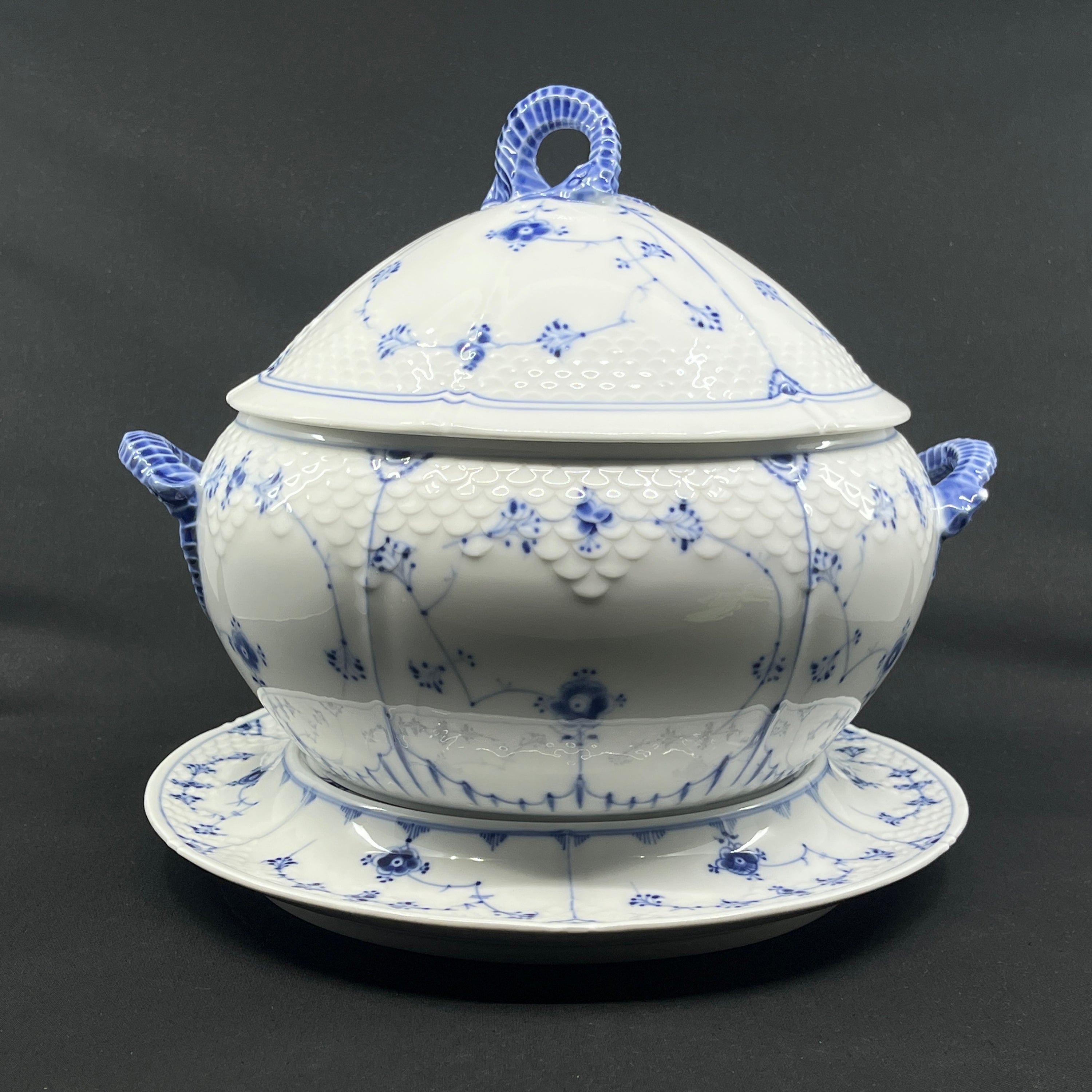 Blåmalet terrin med underfad fra Bing & Grøndahl