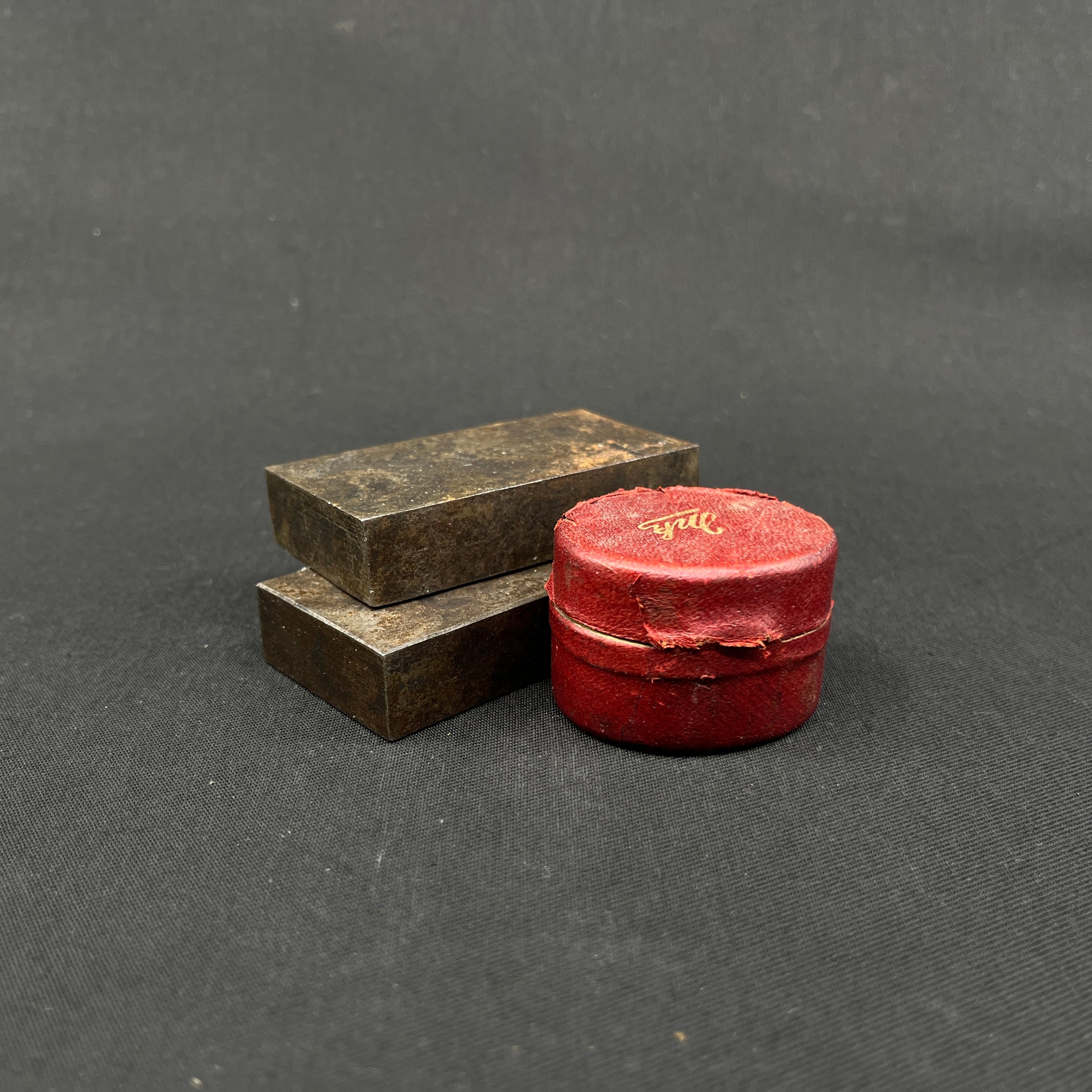 Rejse blækhus i messing og rødt læder