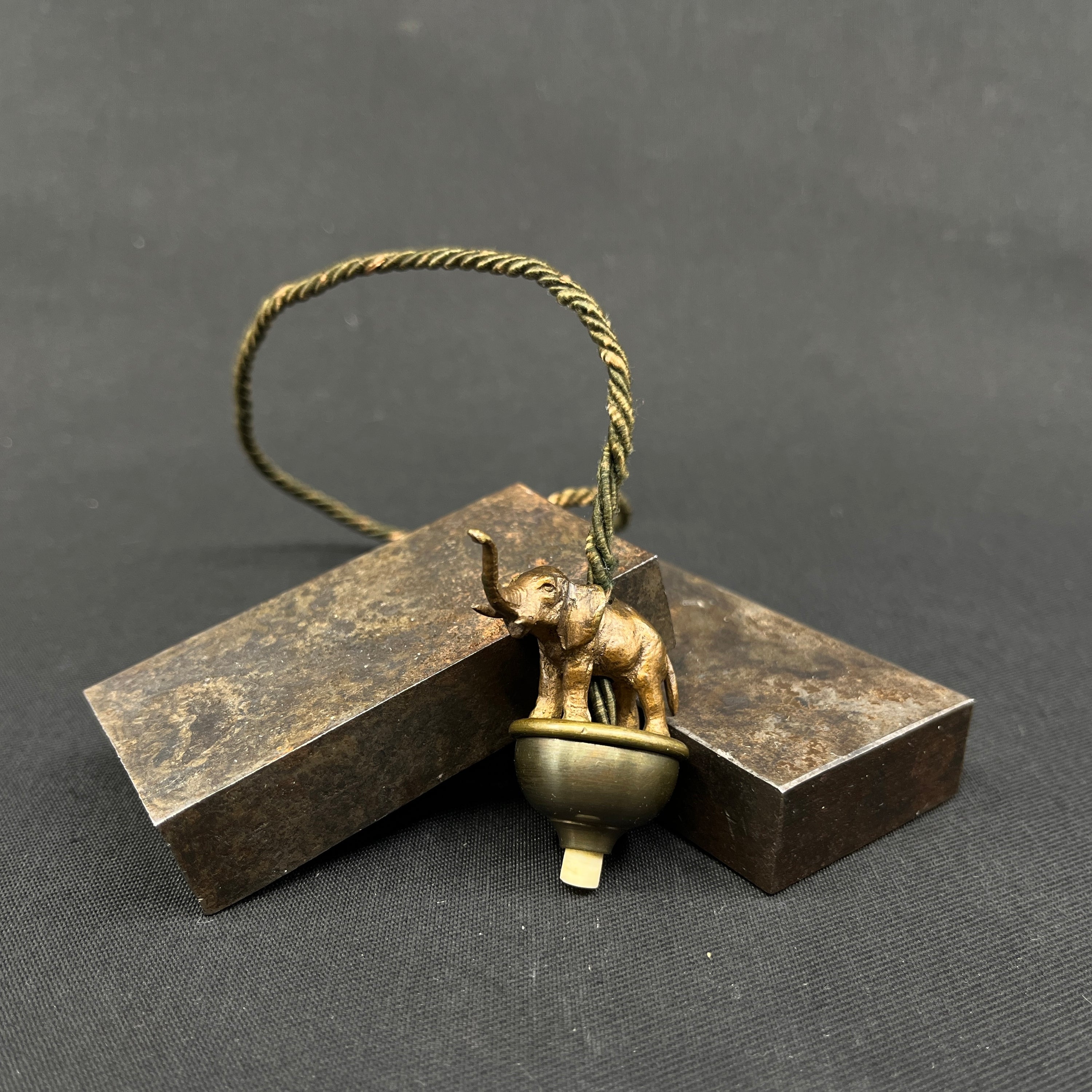 Elektrisk kontakt til stuepigen - wienerbronze