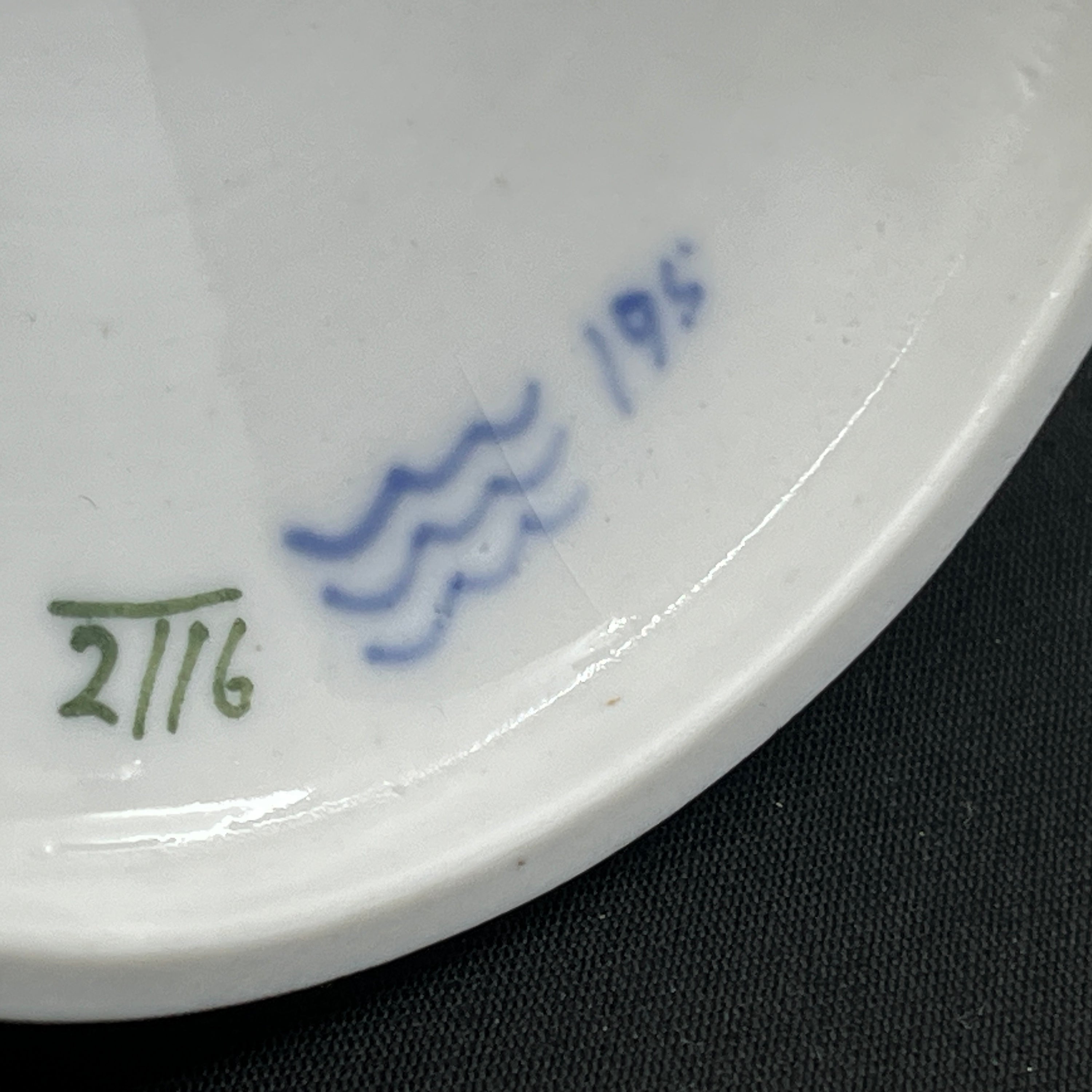 Musselmalet Riflet sommerfugle æske, lille fejl