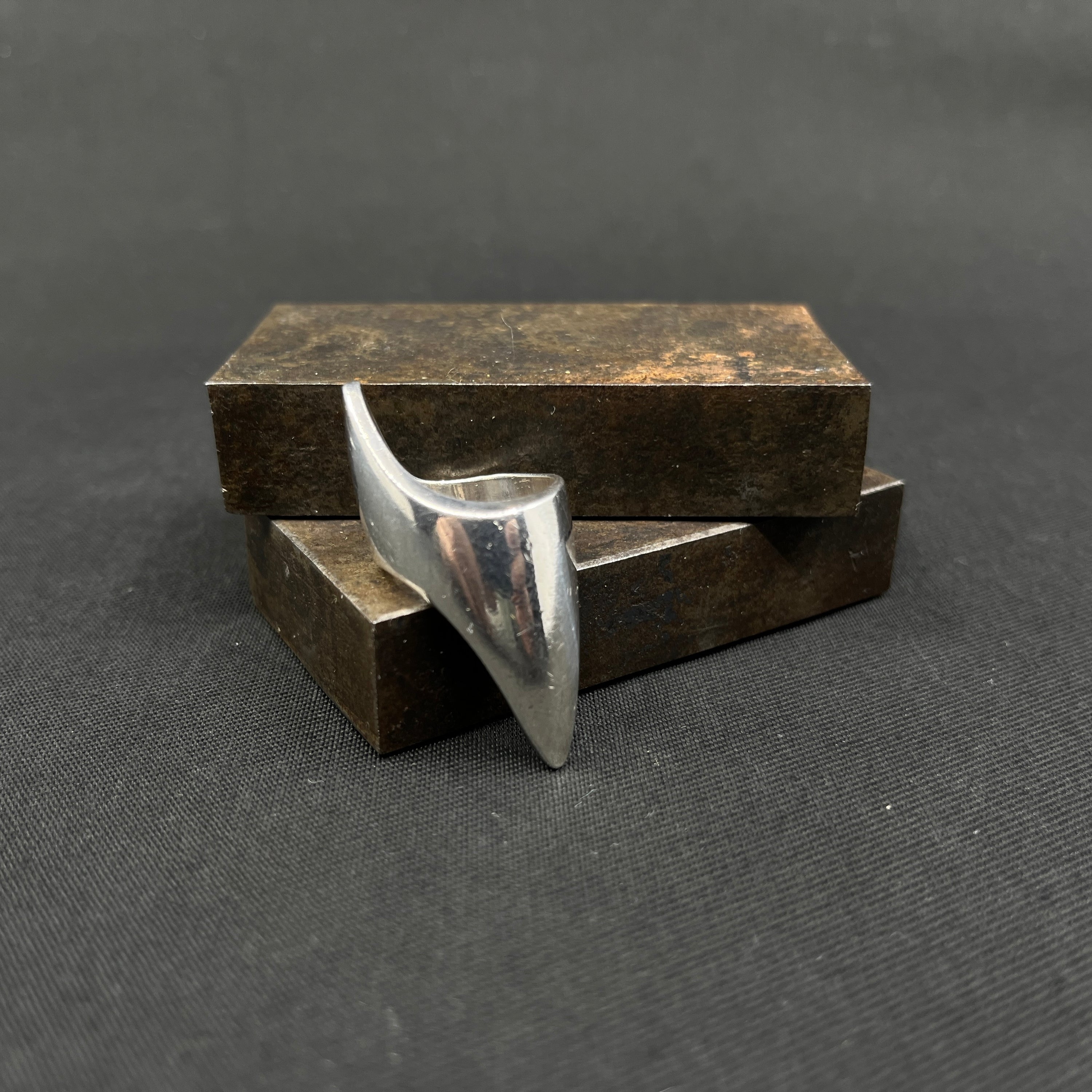 Henning Koppel ring fra Georg Jensen, No. 145