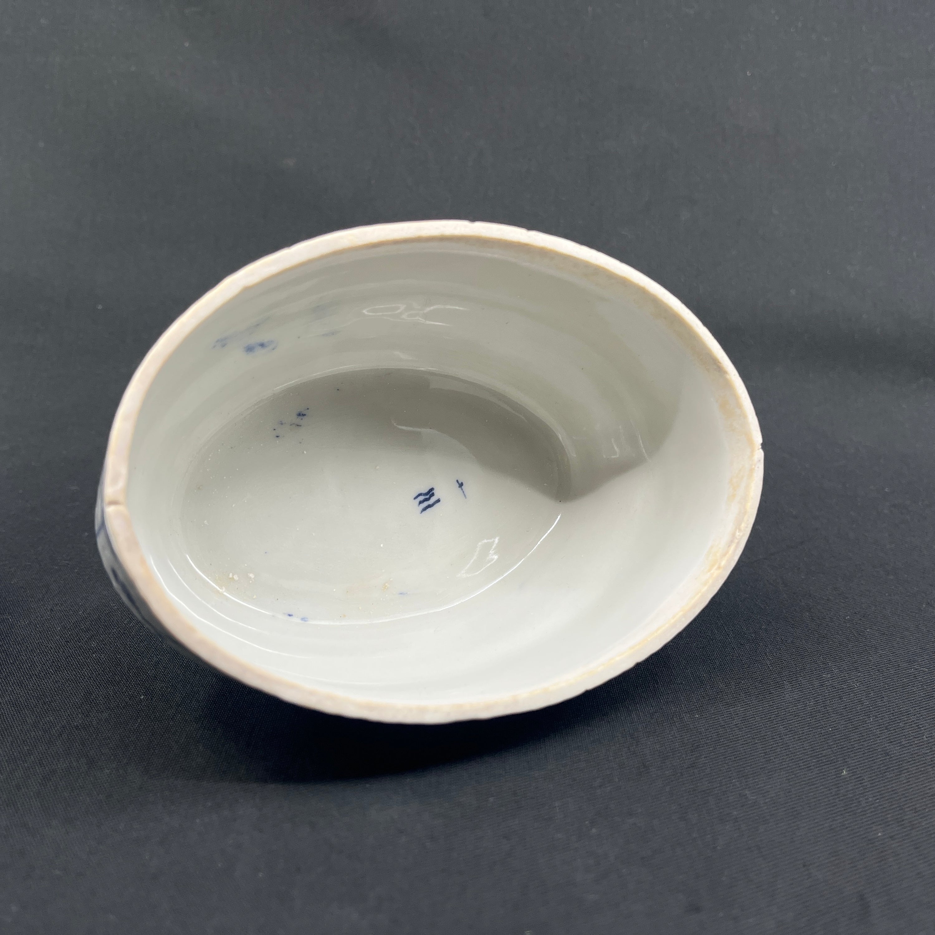 Mussel painted Fluted deep plate from the 1790s