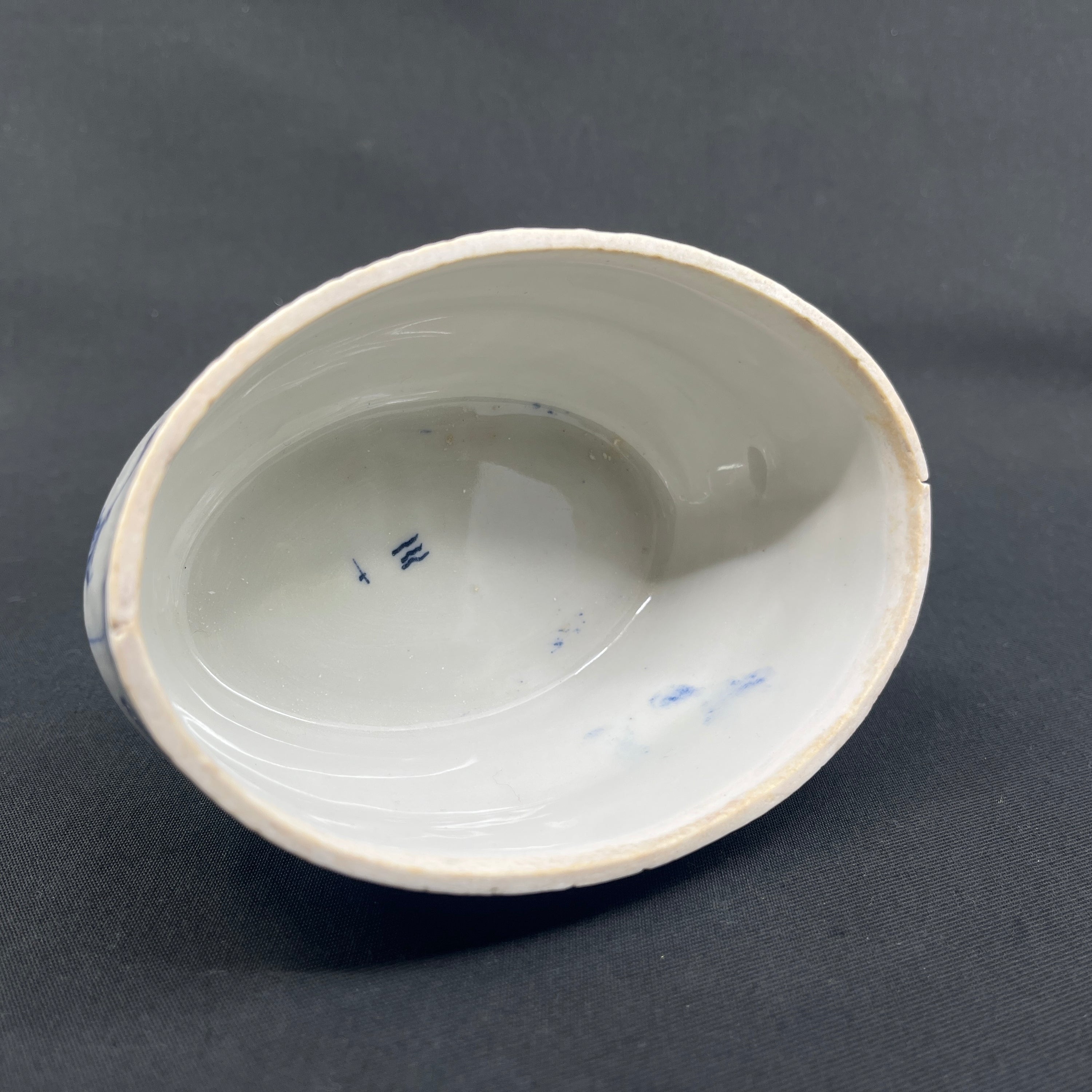 Mussel painted Fluted deep plate from the 1790s