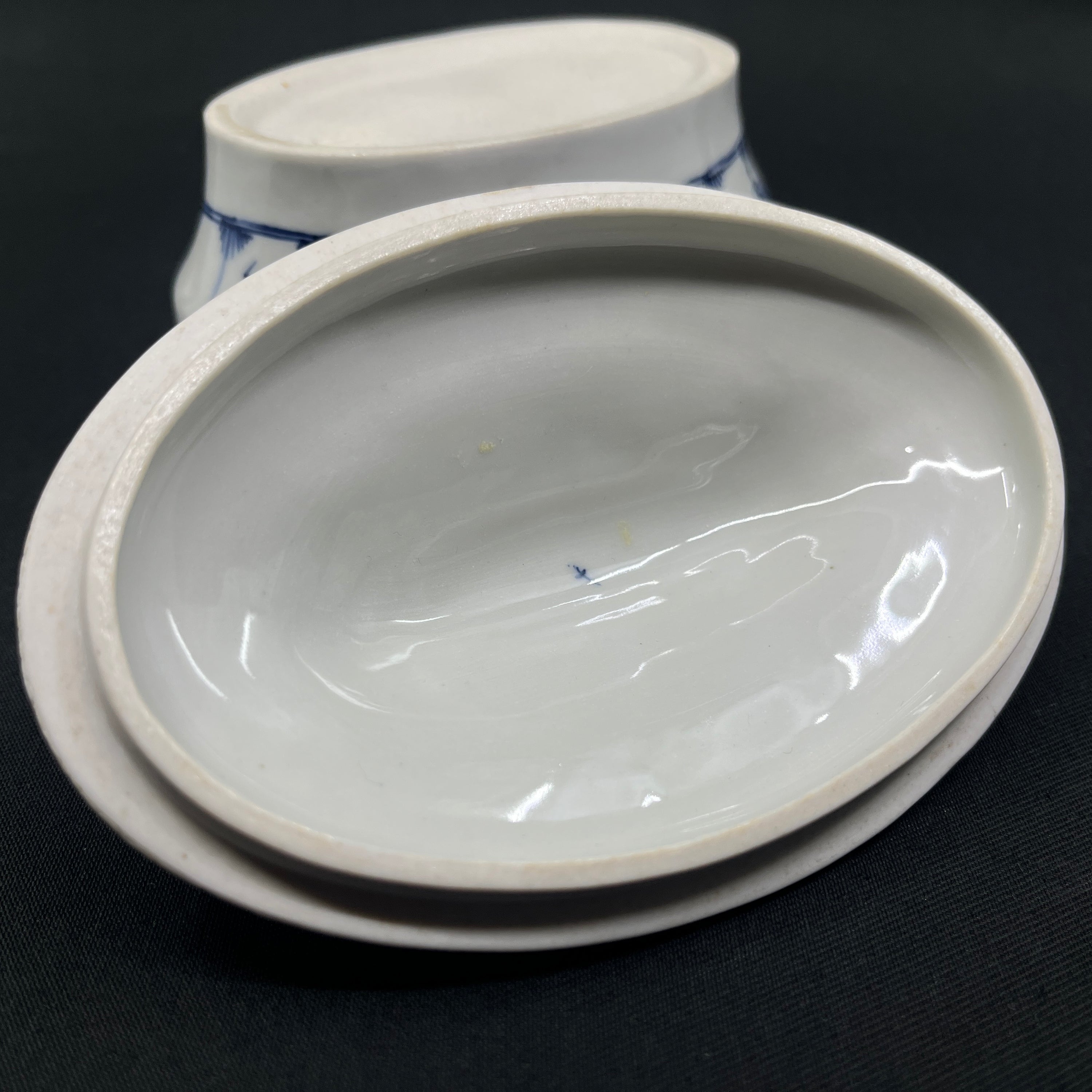 Mussel painted Fluted deep plate from the 1790s