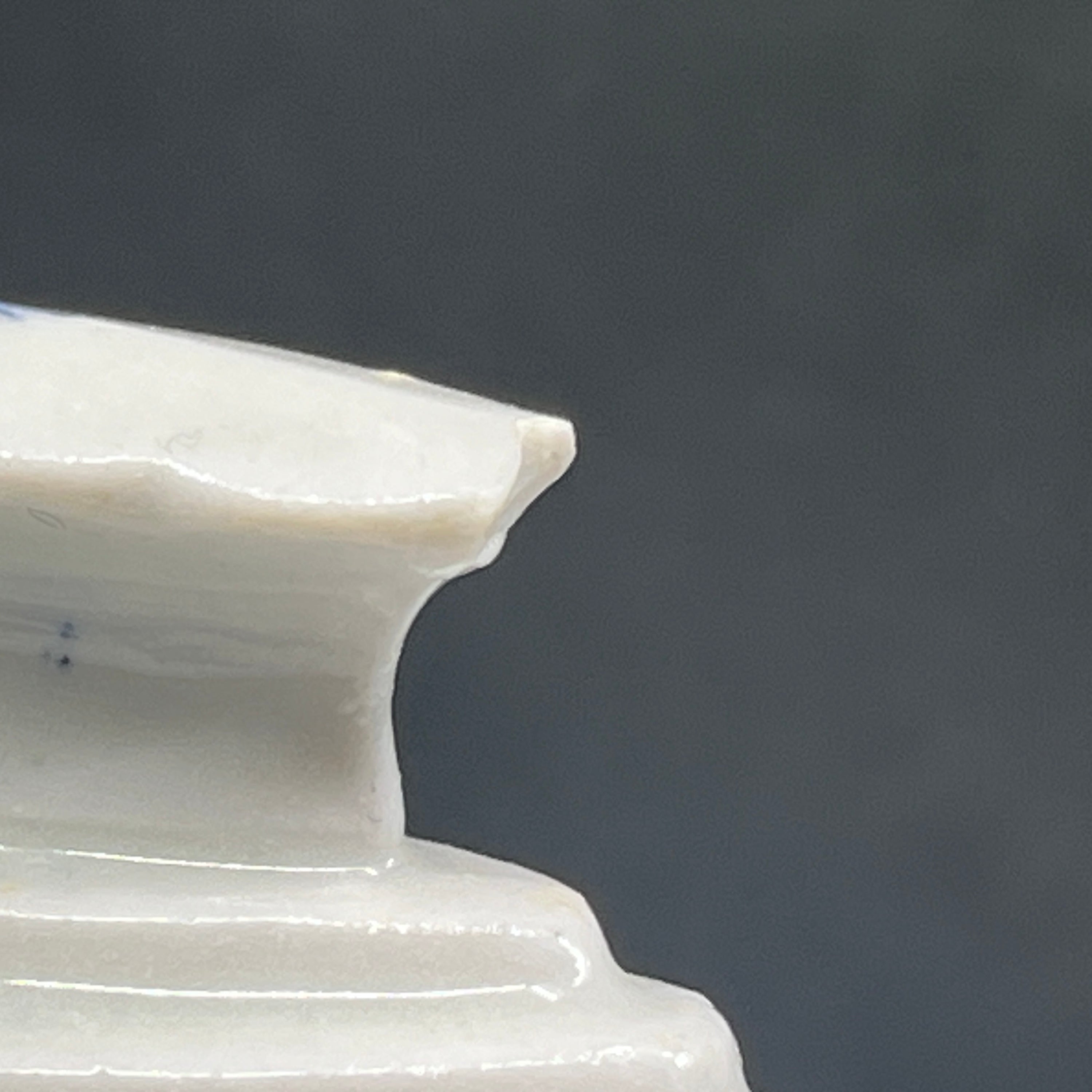 Mussel painted Fluted deep plate from the 1790s