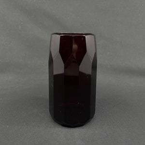 Høj Rubinrød art deco vase, 15,5 cm.