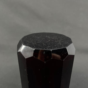 Høj Rubinrød art deco vase, 15,5 cm.