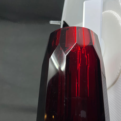 Høj Rubinrød art deco vase, 15,5 cm.
