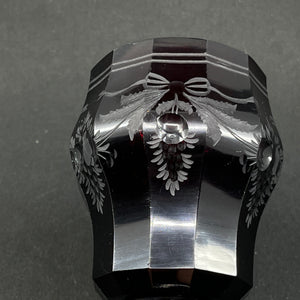 Graveret rubinrød art deco vase