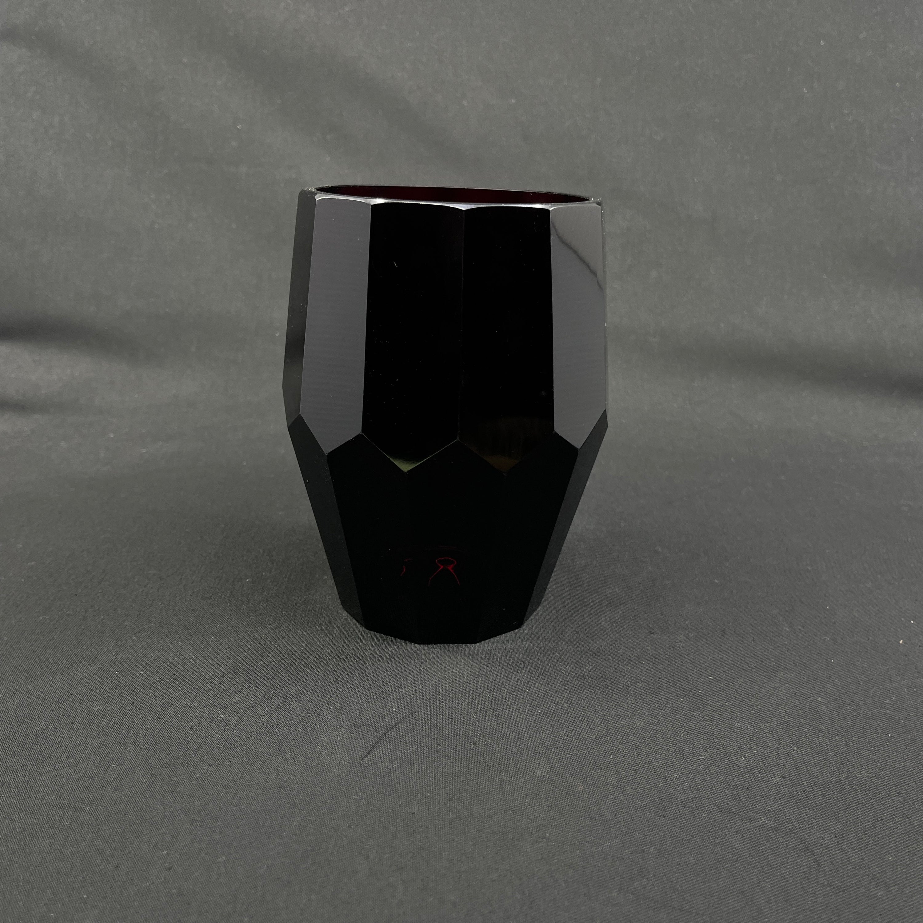 Flot stor rubinrød art deco vase