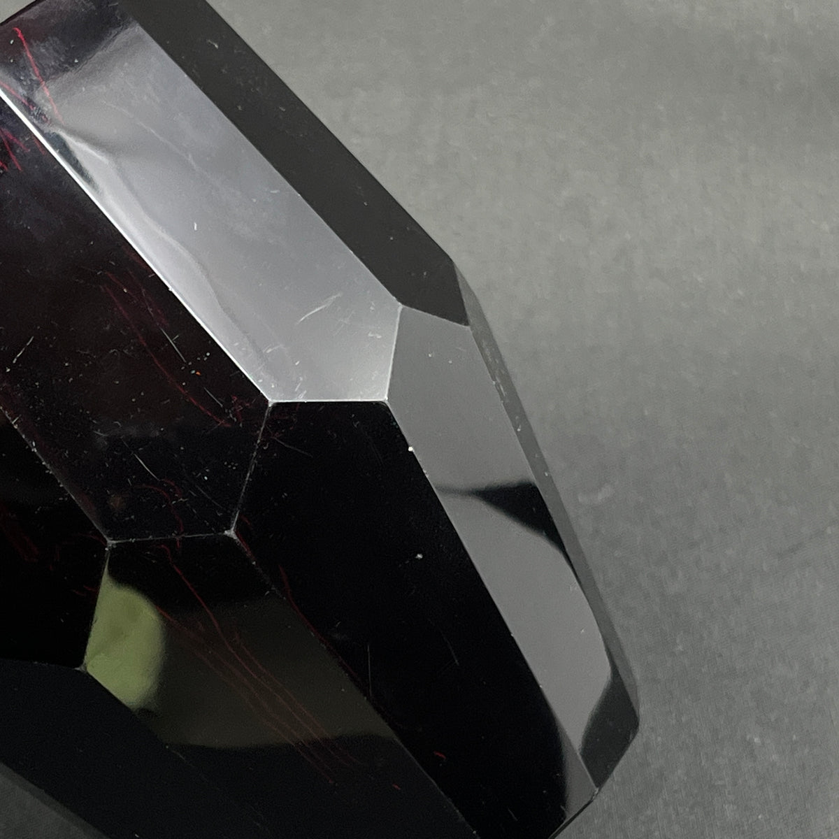 Flot stor rubinrød art deco vase