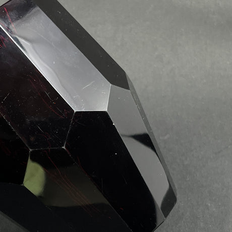 Flot stor rubinrød art deco vase