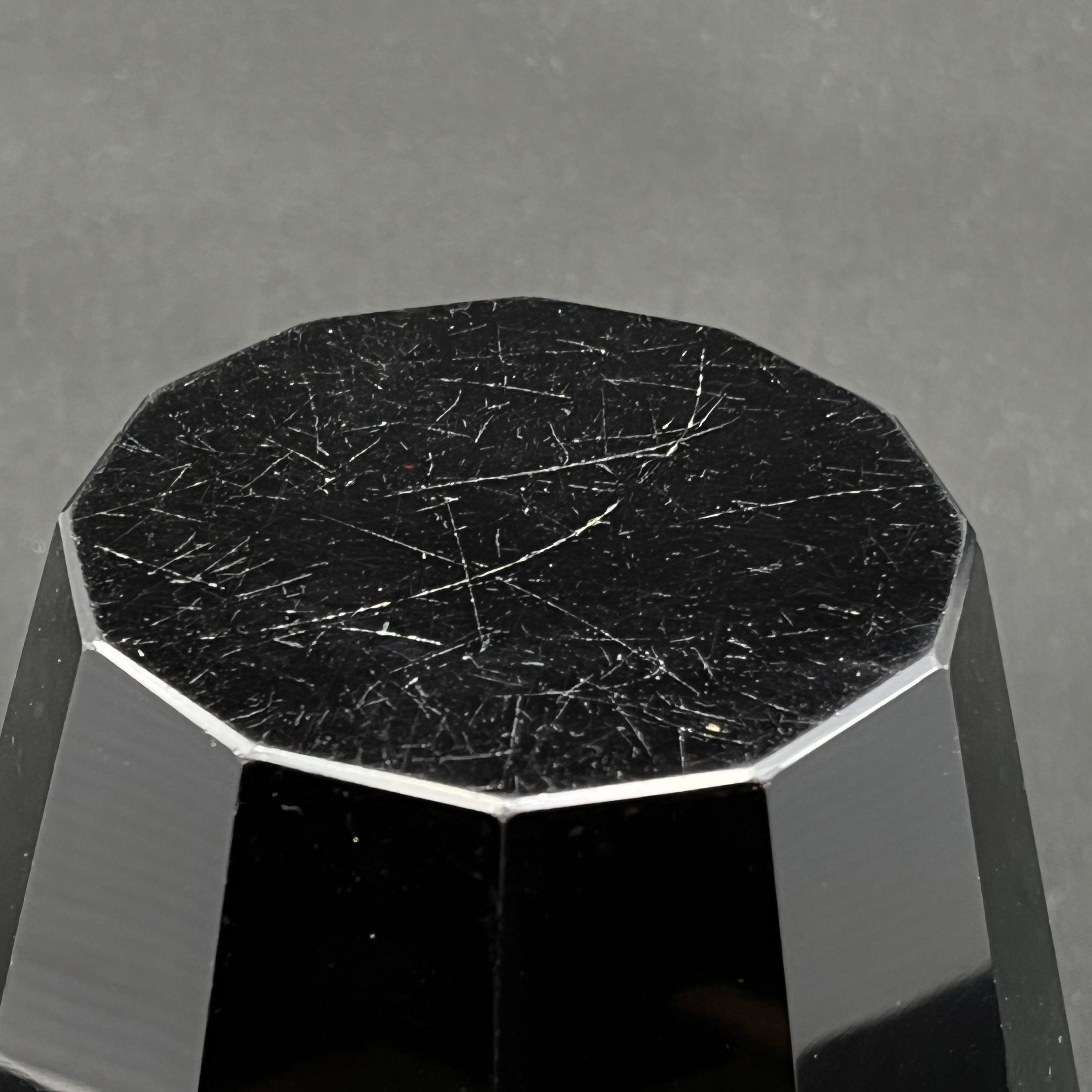 Flot stor rubinrød art deco vase