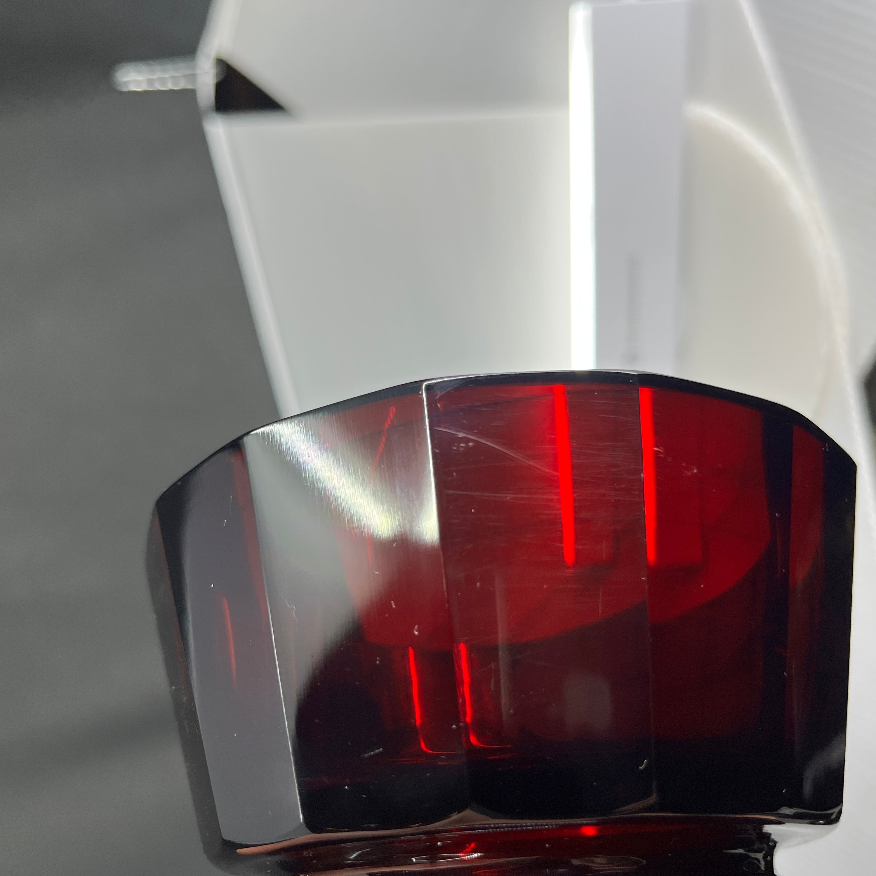 Rubinrød art deco skål med lille fod