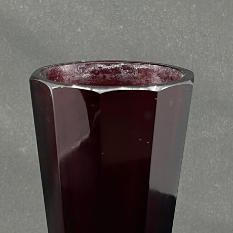 Høj rubinrød art deco vase