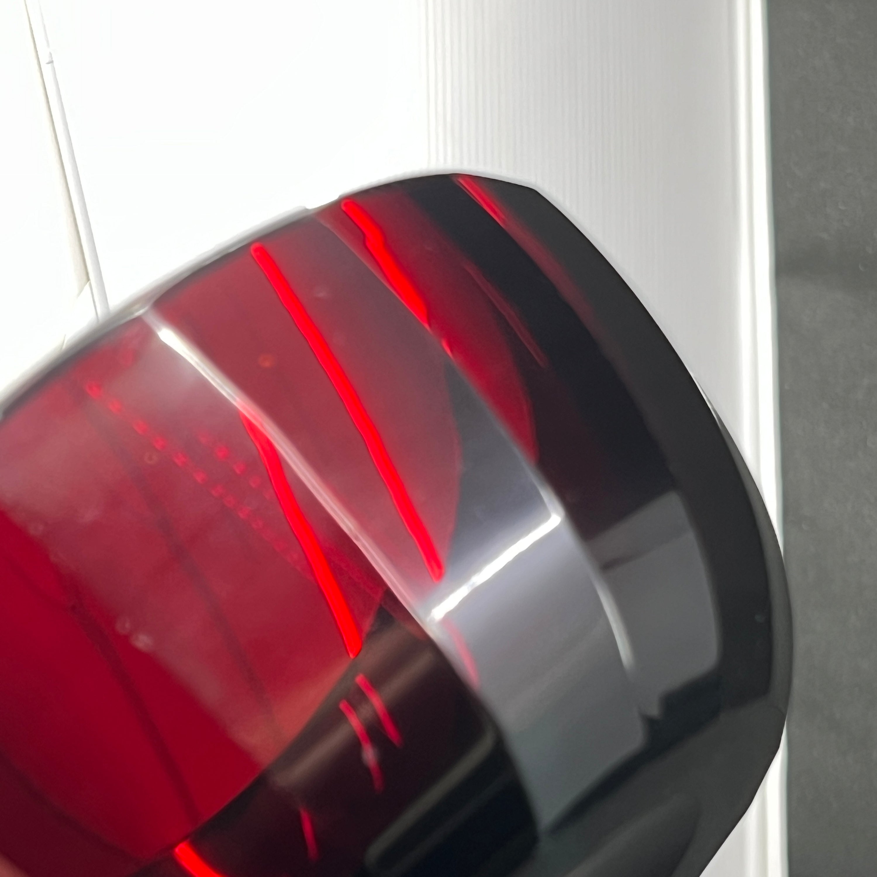 Rubinrød art deco skål, rundede sider