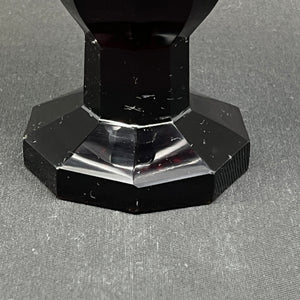 Usædvanlig rubinrød art deco vase, 14 cm.