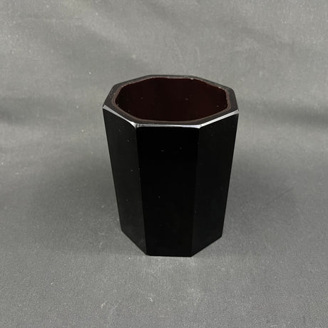 Kantet rubinrød art deco vase