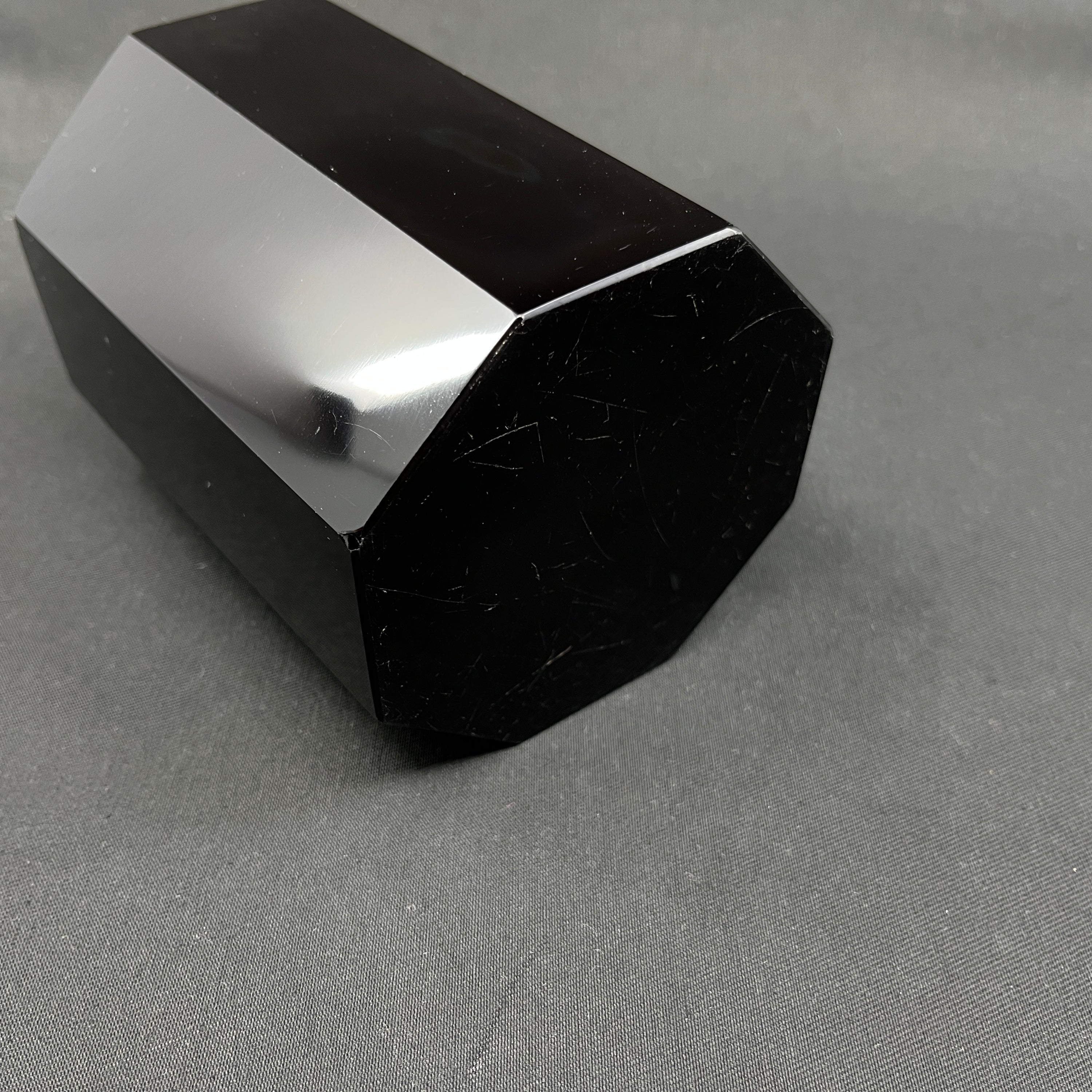 Kantet rubinrød art deco vase