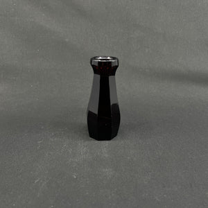 Usædvanlig rubinrød art deco vase, 10,5 cm.