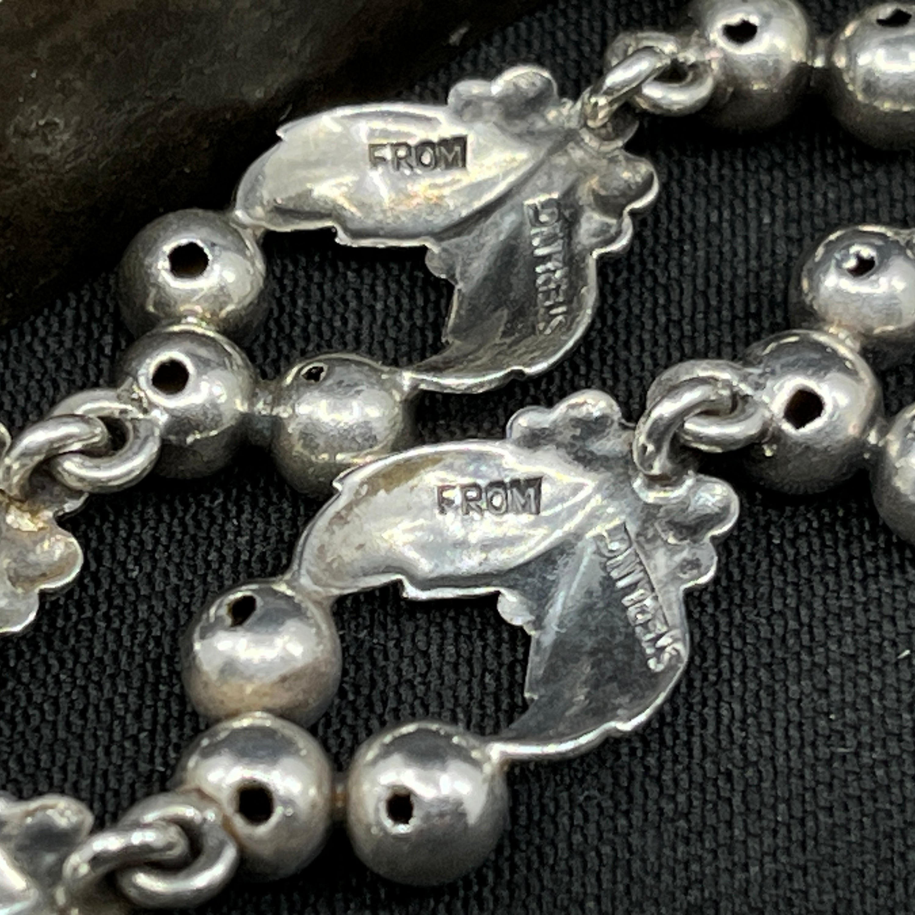 Halskæde af N. E. From - blade og bær