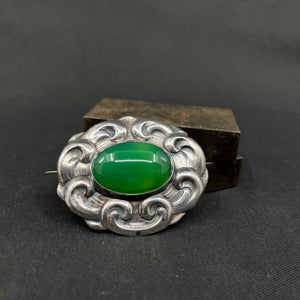 Brooch with large chrysoprase